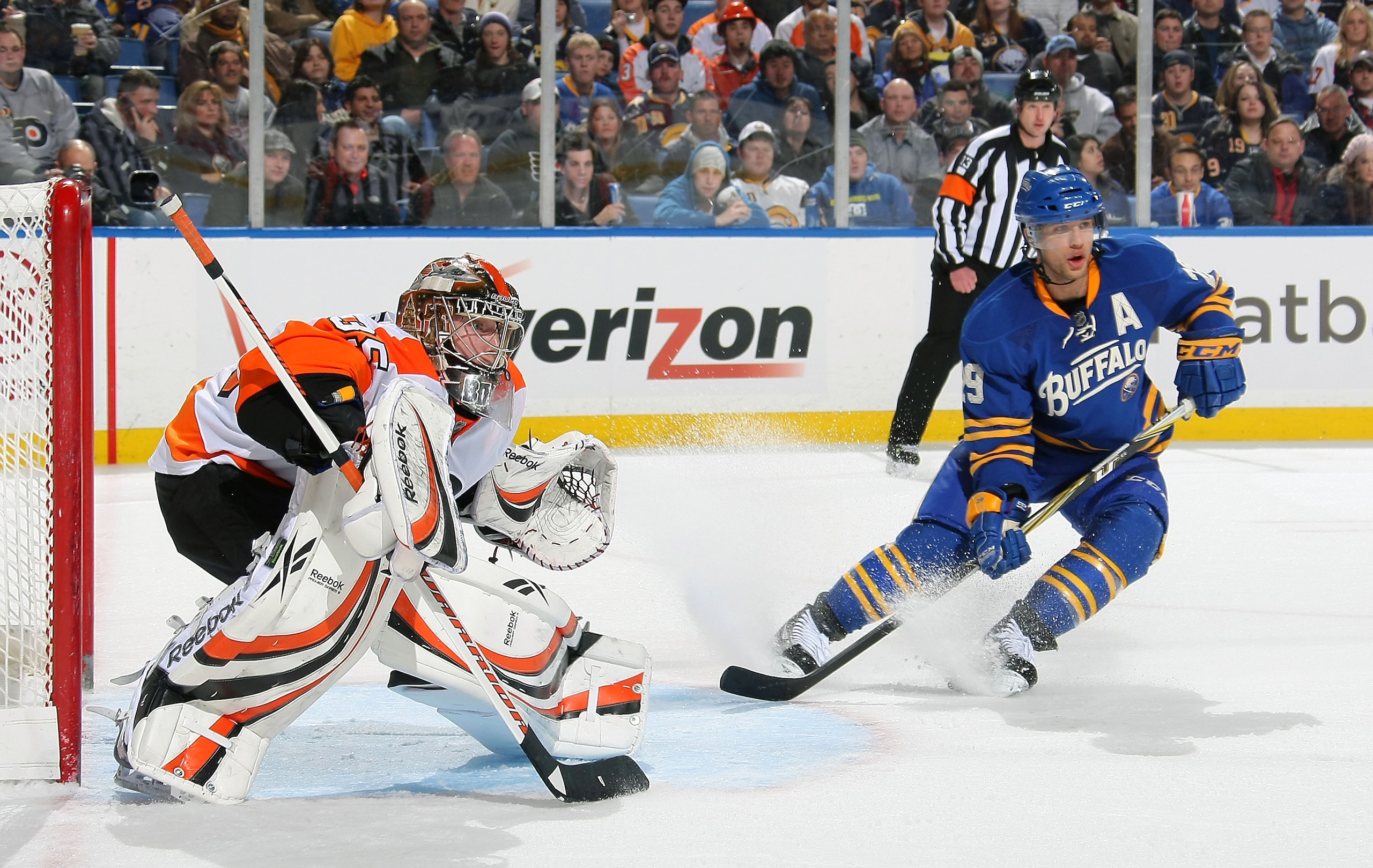 BUFFALO NY - JANUARY 11:  Jason Pominville #29 of the Buffalo Sabres gets set to receive a pass as Sergei Bobrovsky #35 of the Philadelphia Flyers during their NHL game at HSBC Arena January 11, 2011 in Buffalo, New York. (Photo By Dave Sandford/Getty Ima