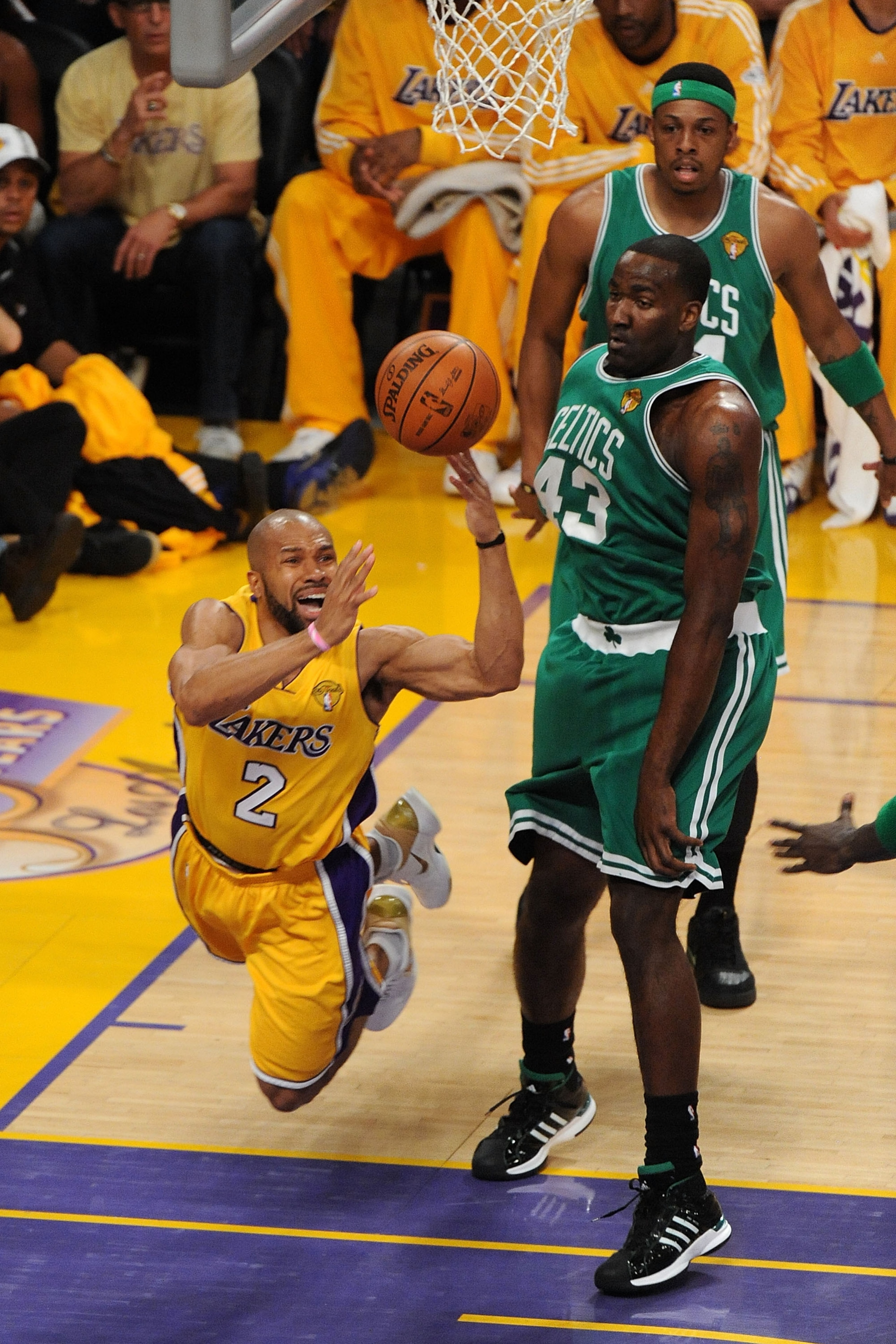 LOS ANGELES, CA - JUNE 15:  Derek Fisher #2 of the Los Angeles Lakers passes the ball past Kendrick Perkins #43 of the Boston Celtics in Game Six of the 2010 NBA Finals at Staples Center on June 15, 2010 in Los Angeles, California.  NOTE TO USER: User exp