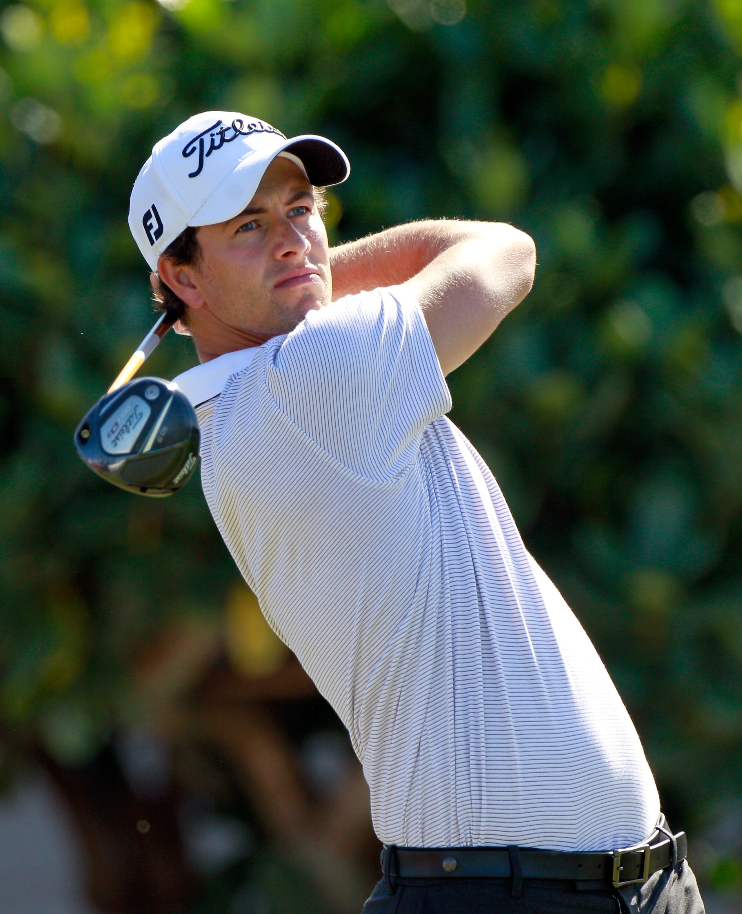 KAPALUA, HI - JANUARY 09:  Adam Scott of Australia plays a shot on the 1st hole during the final round of the Hyundai Tournament of Champions at the Plantation course on January 9, 2011 in Kapalua, Hawaii.  (Photo by Sam Greenwood/Getty Images)