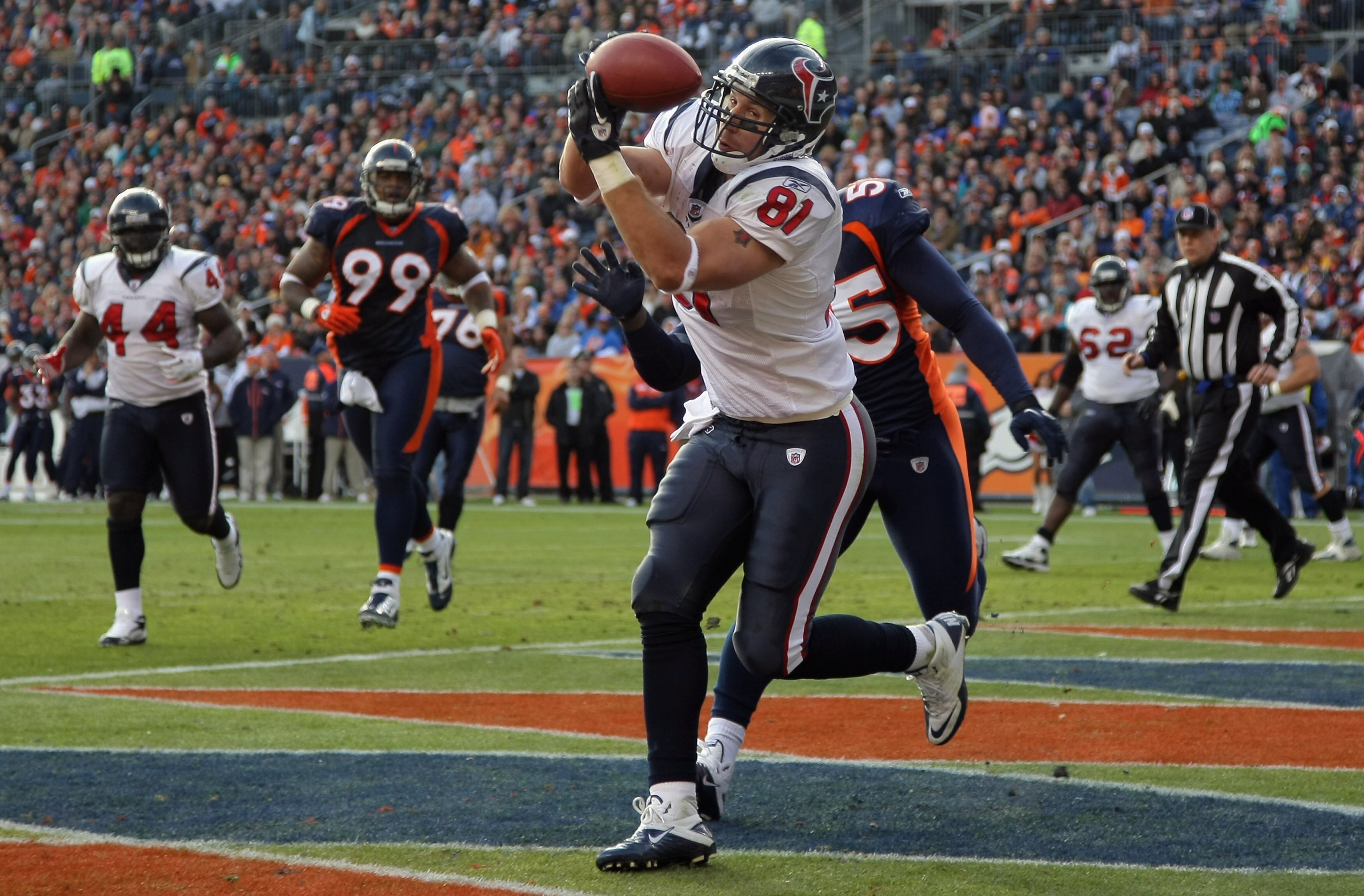 DENVER - DECEMBER 26:  Wide receiver Owen Daniels #91 of the Houston Texas makes a first quarter touchdown reception in front of D.J. Williams #55 of the Denver Broncos at INVESCO Field at Mile High on December 26, 2010 in Denver, Colorado. The Broncos de