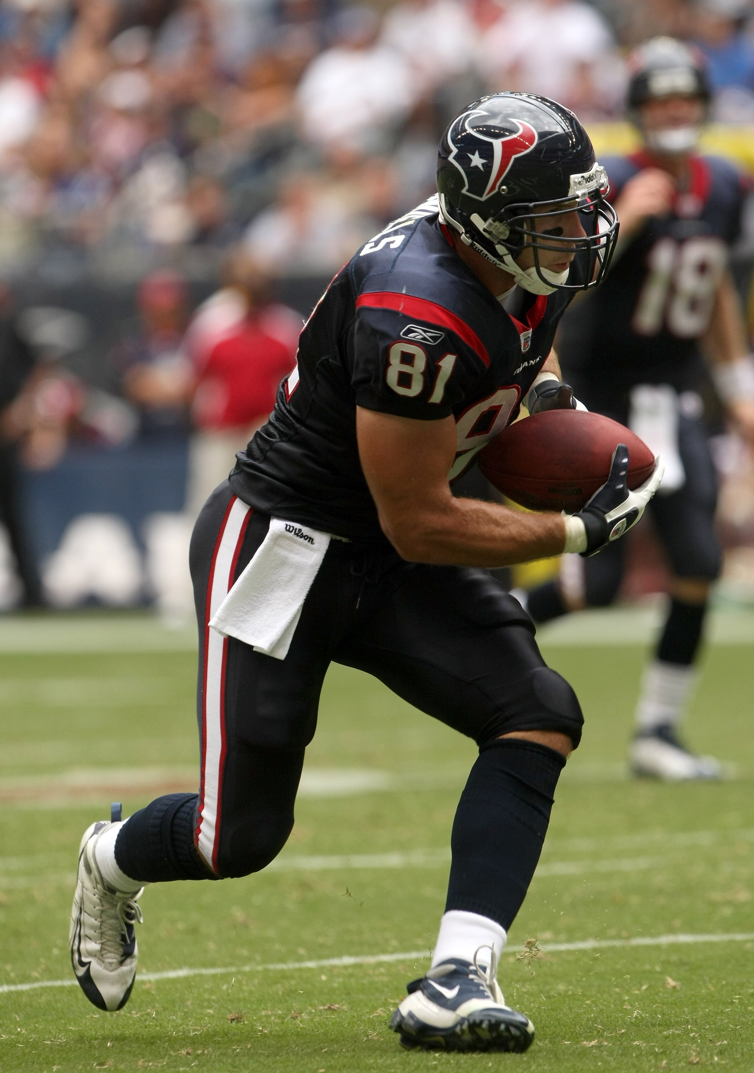 HOUSTON - OCTOBER 05:  Tight emd Owen Daniels #81 of the Houston Texans carries the ball against the Indianapolis Colts on October 5, 2008 at Reliant Stadium in Houston, Texas.  The Colts won 31-27.  (Photo by Stephen Dunn/Getty Images)
