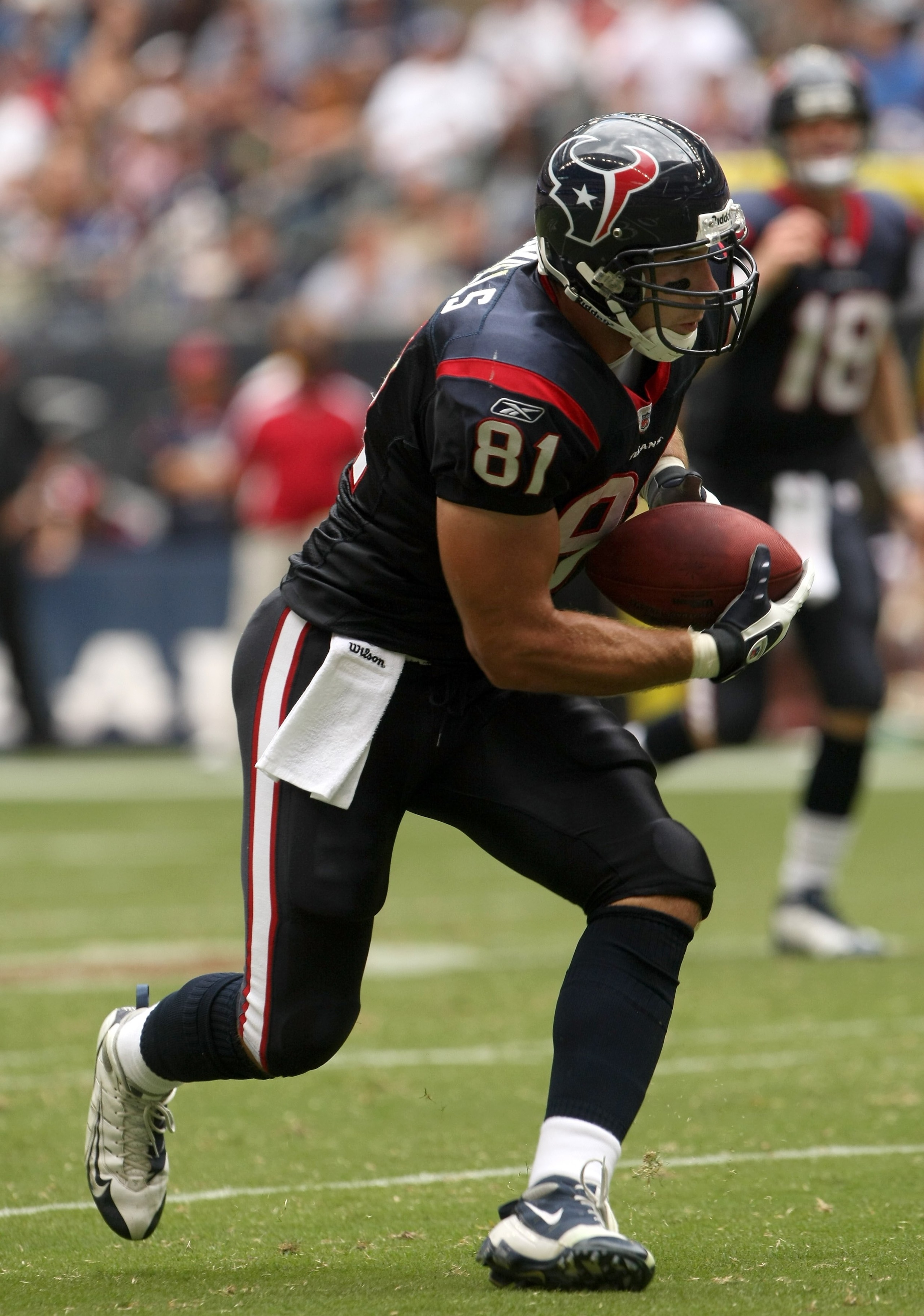 HOUSTON - OCTOBER 05:  Tight emd Owen Daniels #81 of the Houston Texans carries the ball against the Indianapolis Colts on October 5, 2008 at Reliant Stadium in Houston, Texas.  The Colts won 31-27.  (Photo by Stephen Dunn/Getty Images)