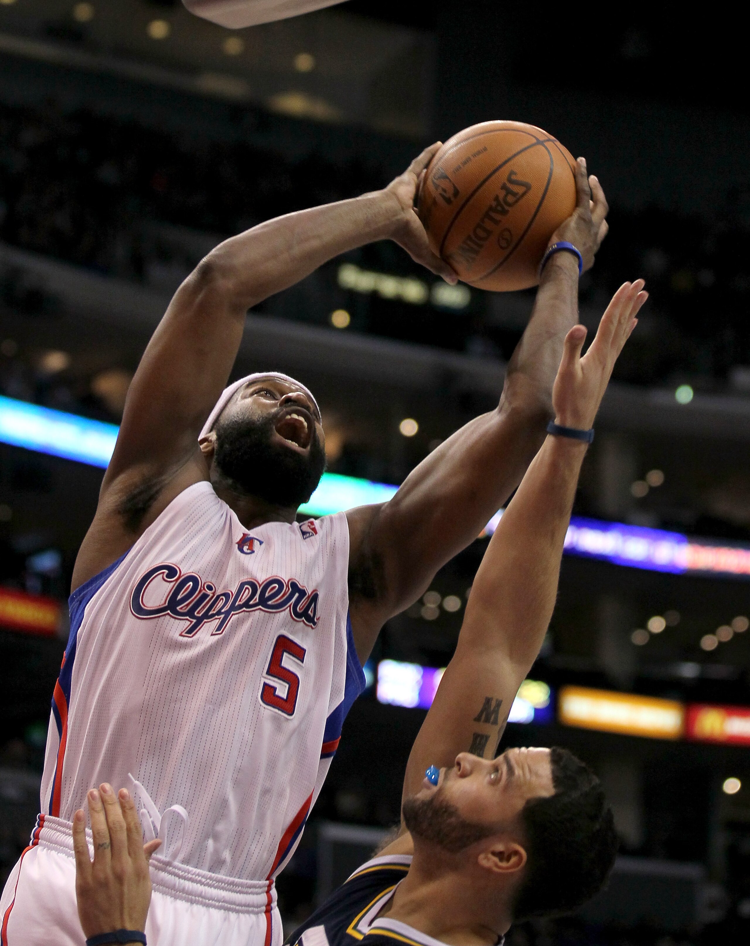 LOS ANGELES, CA - DECEMBER 29: Baron Davis #5 of the Los Angeles Clippers shoots over Deron Williams #8 of the Utah Jazz at Staples Center on December 29, 2010 in Los Angeles, California. NOTE TO USER: User expressly acknowledges and agrees that, by d LOS ANGELES, CA - DECEMBER 29: Baron Davis #5 of the Los Angeles Clippers shoots over Deron Williams #8 of the Utah Jazz at Staples Center on December 29, 2010 in Los Angeles, California. NOTE TO USER: User expressly acknowledges and agrees that, by d