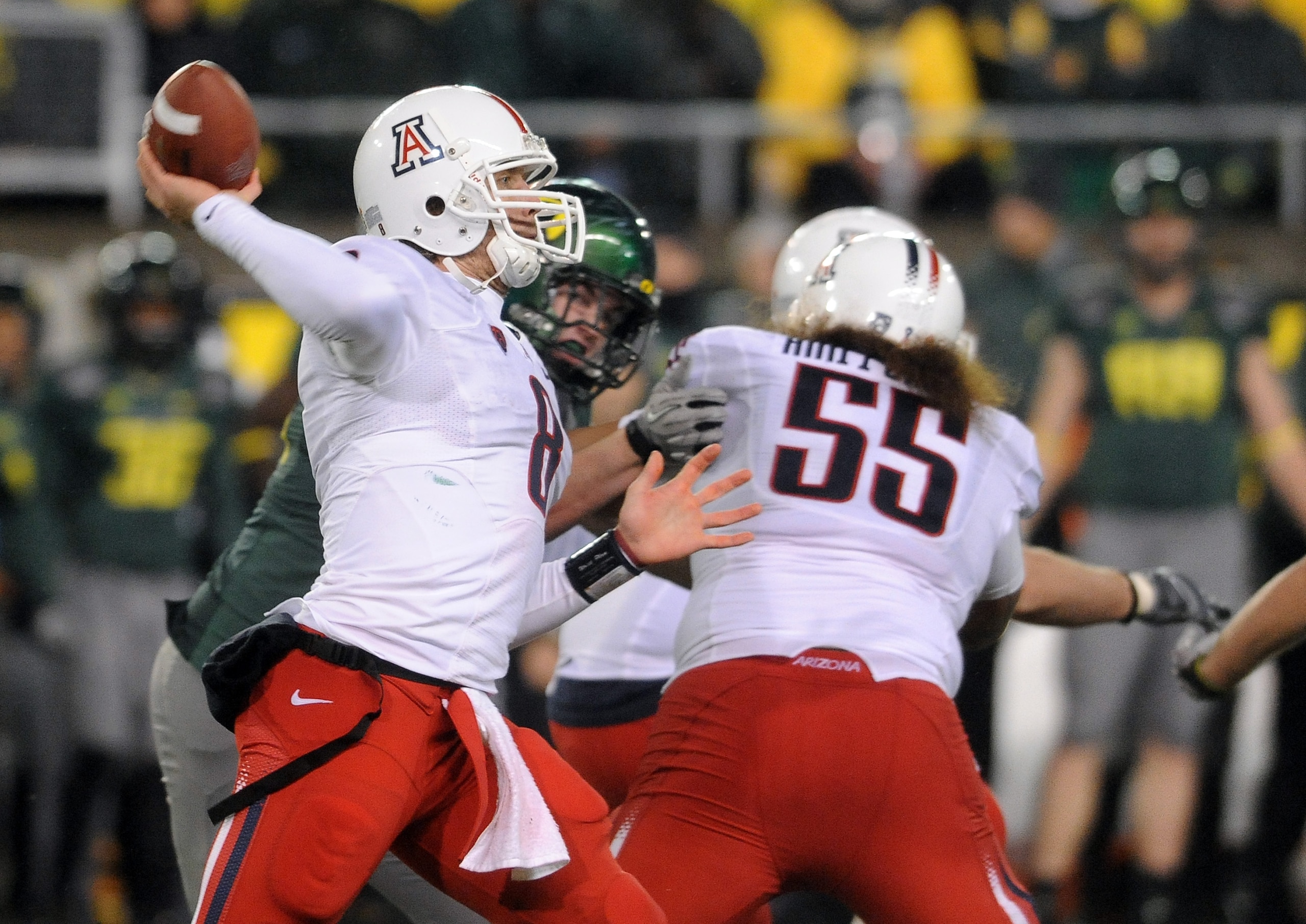 EUGENE, OR - NOVEMBER 26: Quarterback Nick Foles #8 of the Arizona Wildcats passes the ball in the fourth quarter of the game against the Oregon Ducks at Autzen Stadium on November 26, 2010 in Eugene, Oregon. The Ducks won the game 48-29.(Photo by Steve D