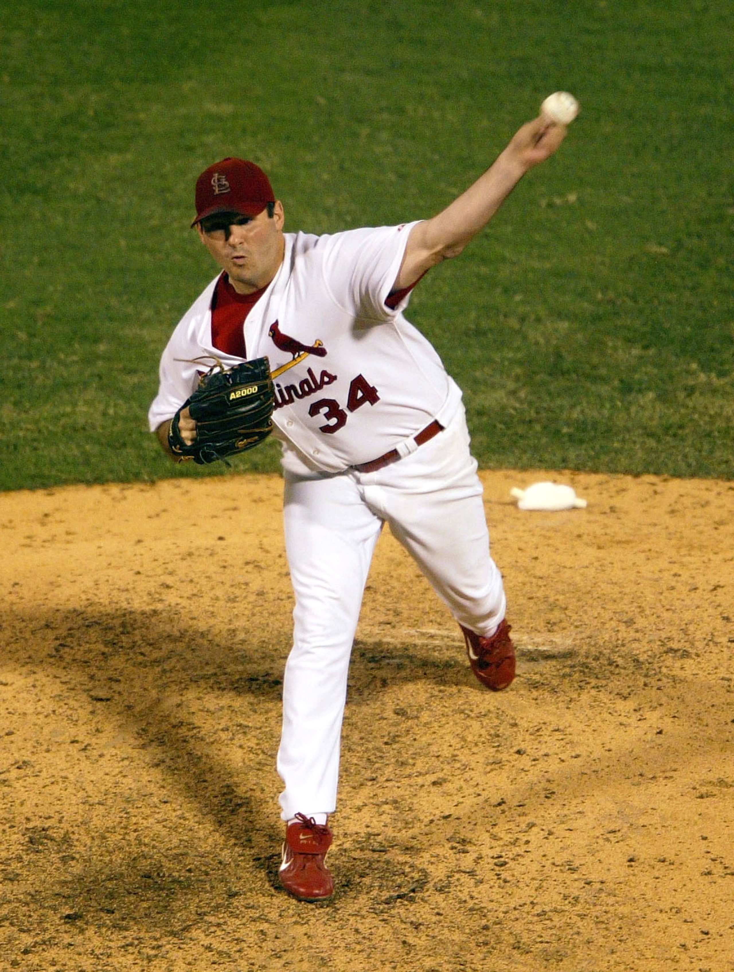 ST. LOUIS - JUNE 23:  Steve Kline #34 of  the St. Louis Cardinals delivers a pitch in the eighth inning against the Chicago Cubs on June 23, 2004 at Busch Stadium in St. Louis, Missouri.  (Photo by Elsa/Getty Images)