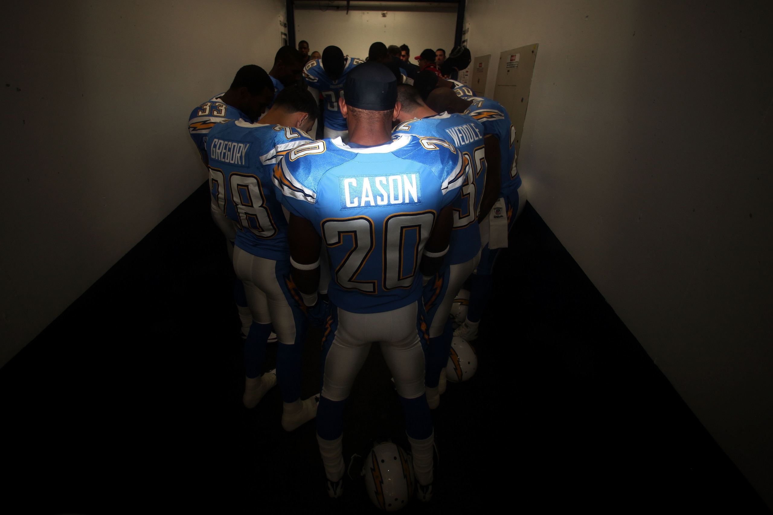 SAN DIEGO, CA - DECEMBER 16:  Cornerback Antoine Cason #20 of the San Diego Chargers huddles with teammembers prior to playing the San Francisco 49ers at Qualcomm Stadium on December 16, 2010 in San Diego, California.  (Photo by Donald Miralle/Getty Image