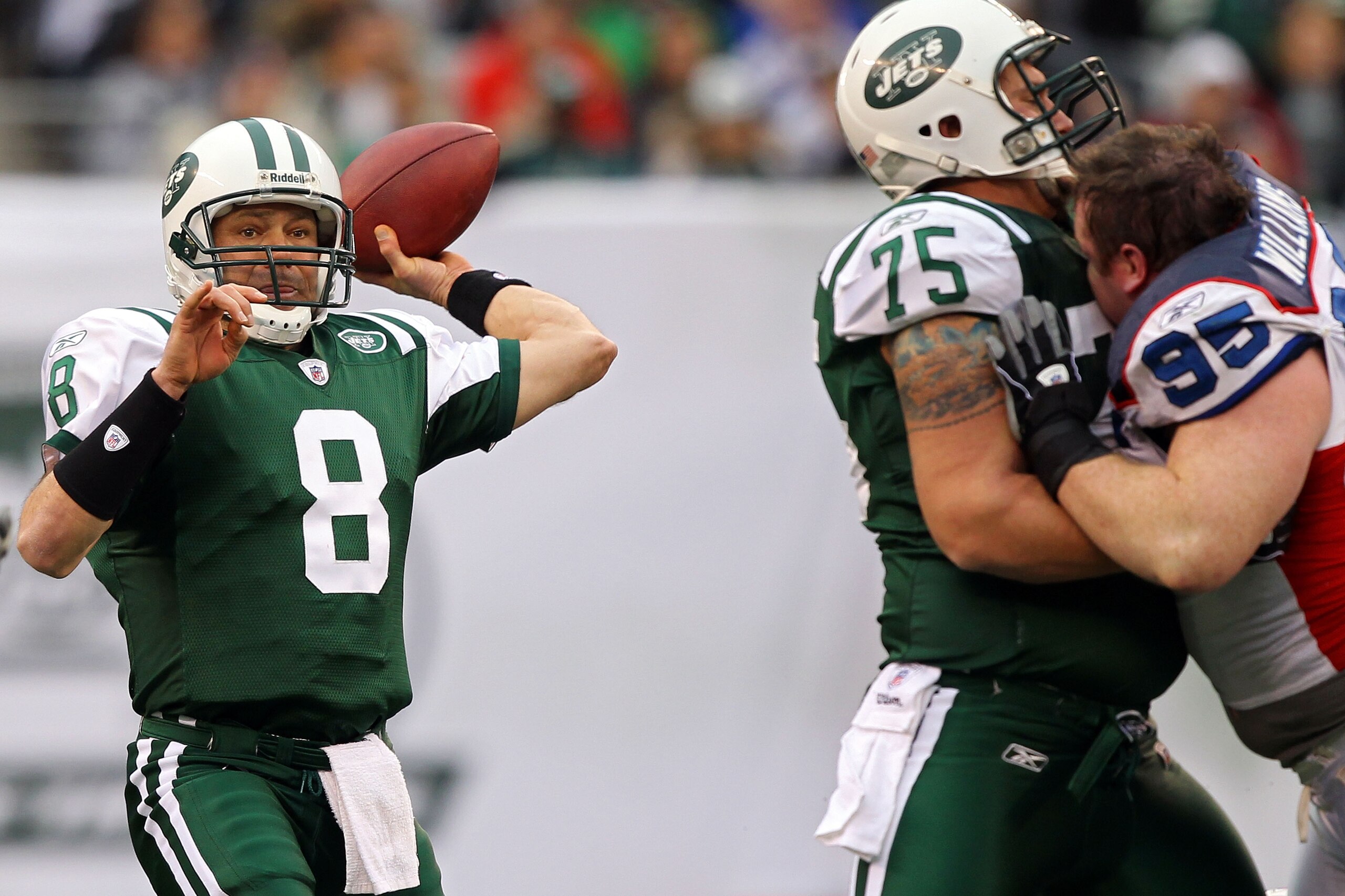 EAST RUTHERFORD, NJ - JANUARY 02:  Mark Brunell #8 of the New York Jets pass against the Buffalo Bills at New Meadowlands Stadium on January 2, 2011 in East Rutherford, New Jersey.  (Photo by Al Bello/Getty Images)