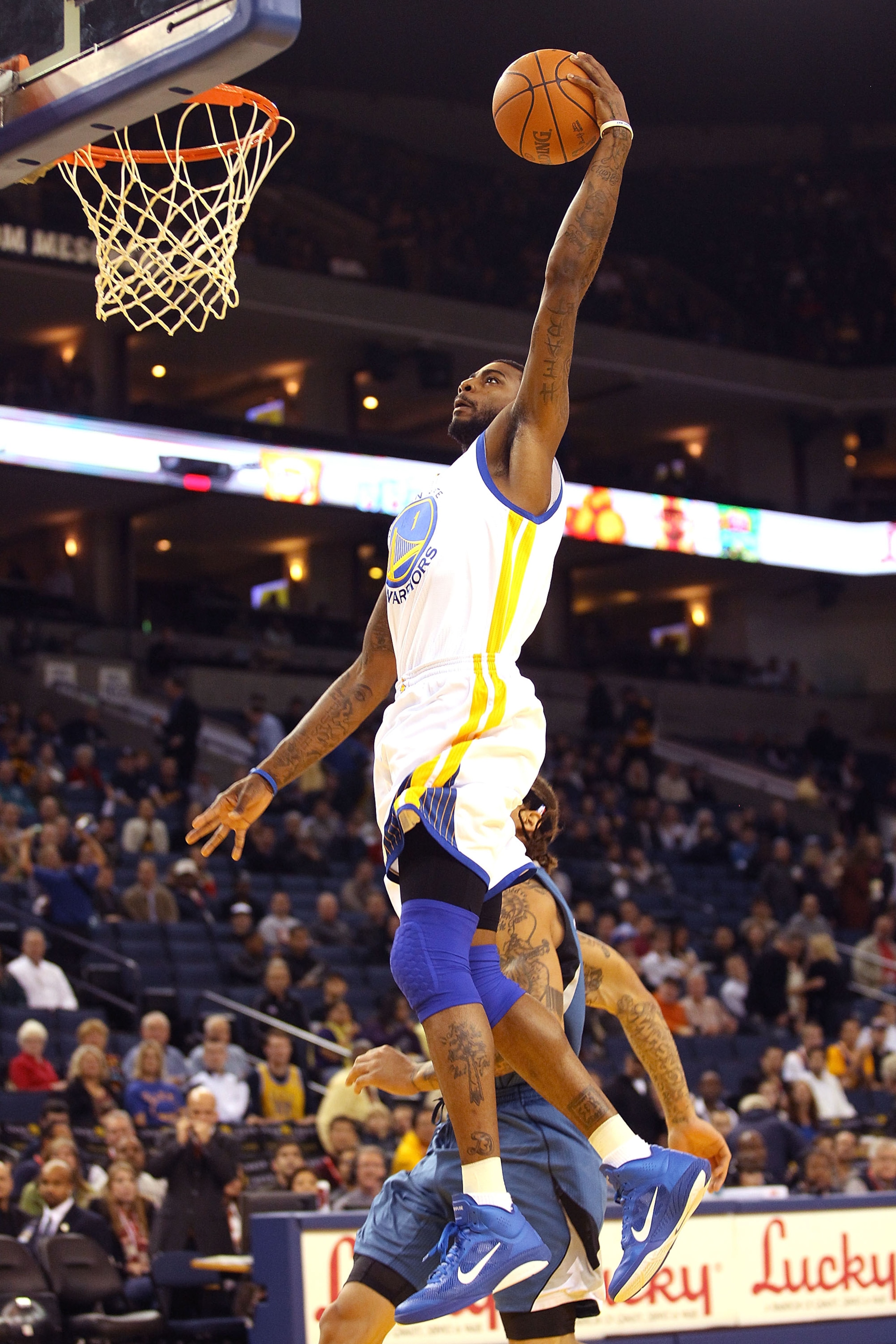 OAKLAND, CA - DECEMBER 14: Dorell Wright #1 of the Golden State Warriors goes up for a dunk against the Minnesota Timberwolves at Oracle Arena on December 14, 2010 in Oakland, California. NOTE TO USER: User expressly acknowledges and agrees that, by do OAKLAND, CA - DECEMBER 14: Dorell Wright #1 of the Golden State Warriors goes up for a dunk against the Minnesota Timberwolves at Oracle Arena on December 14, 2010 in Oakland, California. NOTE TO USER: User expressly acknowledges and agrees that, by do