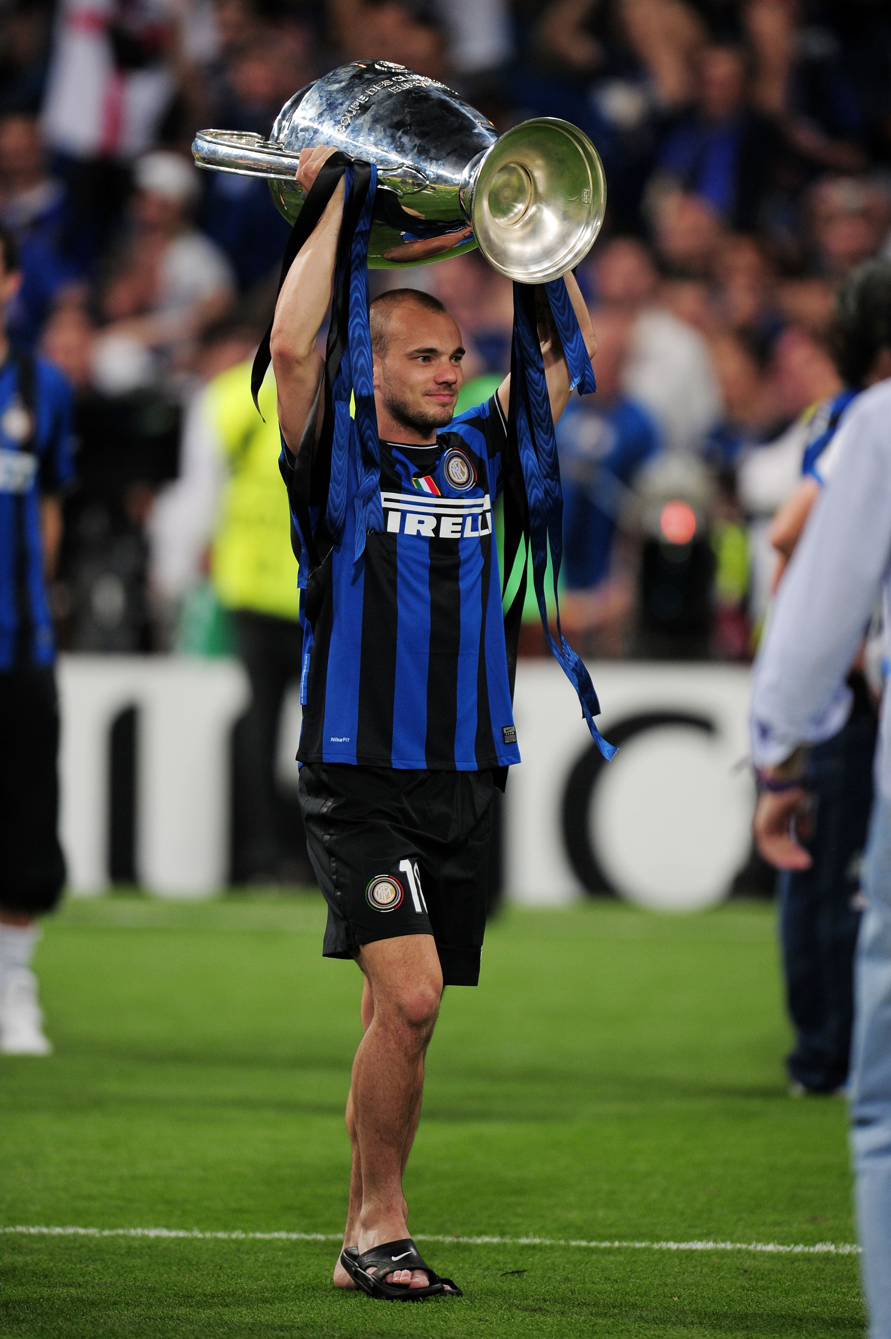 MADRID, SPAIN - MAY 22:  Wesley Sneijder of Inter Milan celebrates victory after the UEFA Champions League Final match between FC Bayern Muenchen and Inter Milan at the Estadio Santiago Bernabeu on May 22, 2010 in Madrid, Spain.  (Photo by Shaun Botterill