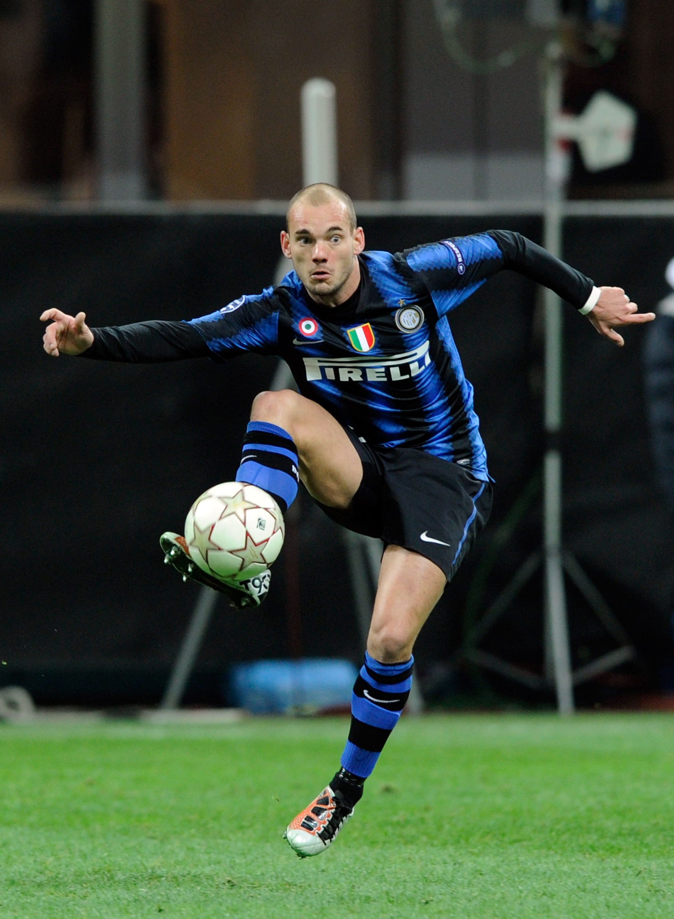 MILAN, ITALY - NOVEMBER 24:  Wesley Sneijder of FC Internazionale Milano during the UEFA Champions League Group A match between FC Internazionale Milano and FC Twente at Stadio Giuseppe Meazza on November 24, 2010 in Milan, Italy.  (Photo by Claudio Villa