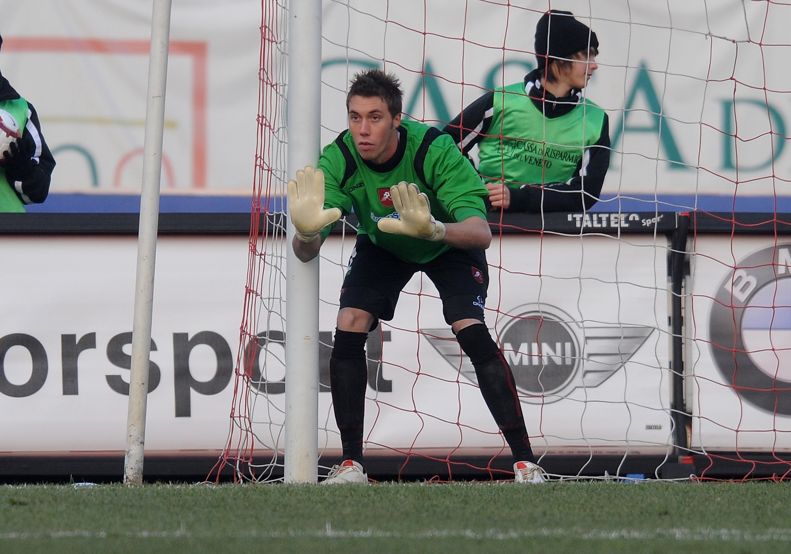 PADOVA, ITALY - JANUARY 23: The goal keeper of Reggina Vincenzo Fiorillo gestures during the Serie B match between Padova and Reggina at Stadio Euganeo on January 23, 2010 in Padova, Italy. (Photo by Dino Panato/Getty Images) PADOVA, ITALY - JANUARY 23: The goal keeper of Reggina Vincenzo Fiorillo gestures during the Serie B match between Padova and Reggina at Stadio Euganeo on January 23, 2010 in Padova, Italy. (Photo by Dino Panato/Getty Images)