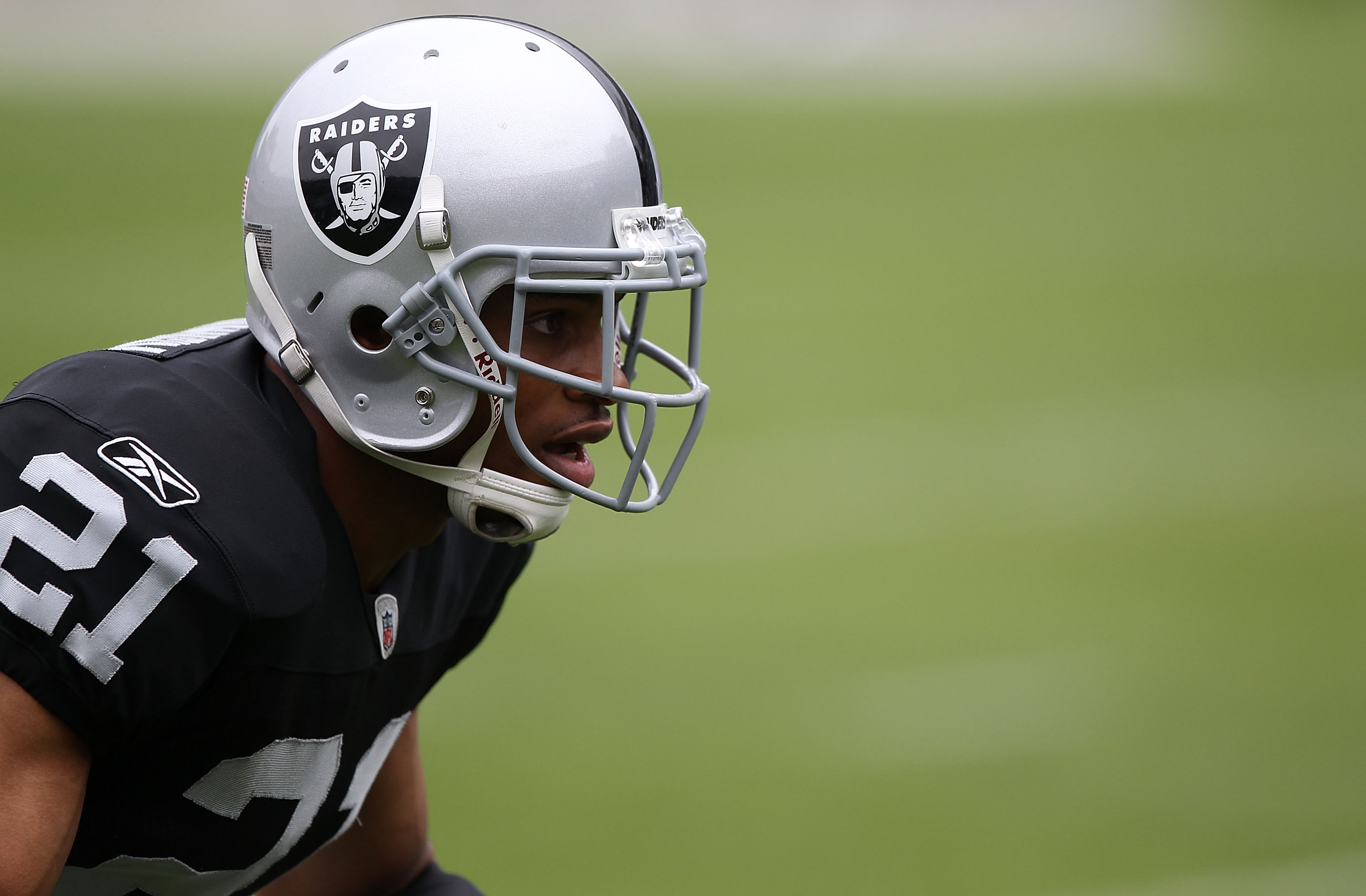 File:Nnamdi Asomugha at Falcons at Raiders 11-2-08 2.JPG