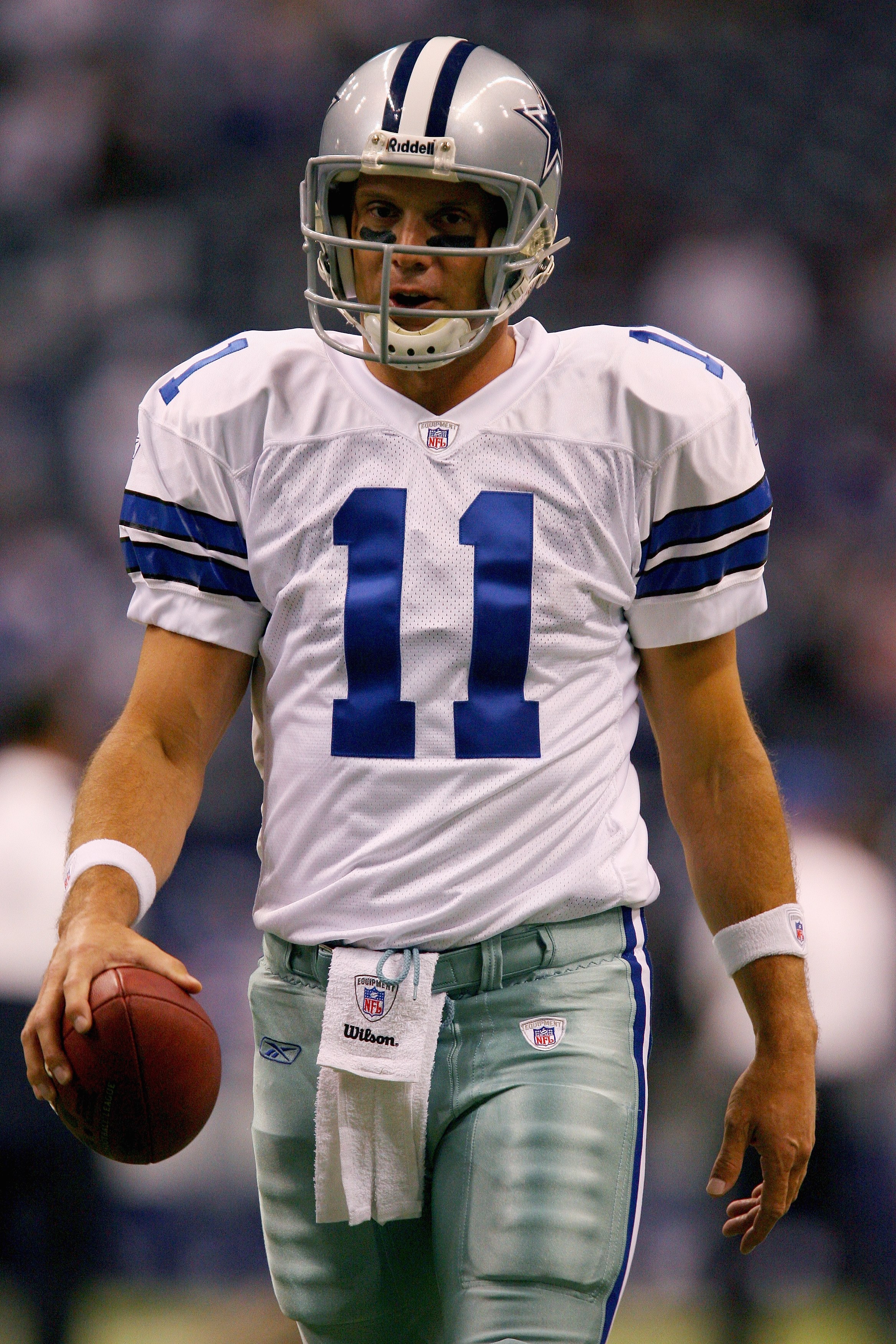 Dallas Cowboys quarterback Drew Bledsoe (11) warms up prior to the