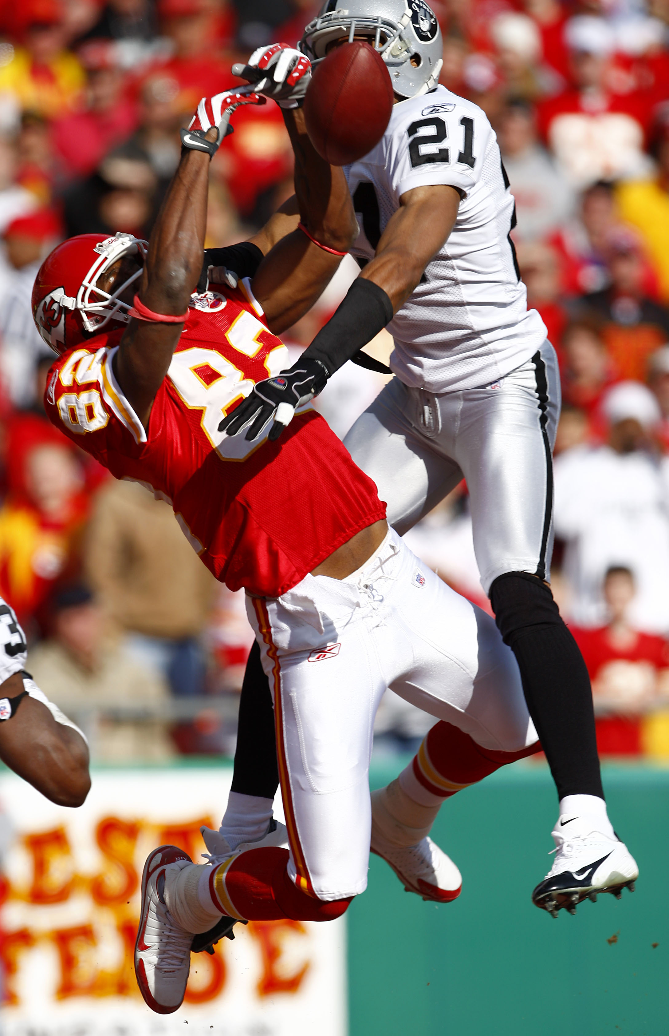 File:Nnamdi Asomugha at Falcons at Raiders 11-2-08 2.JPG