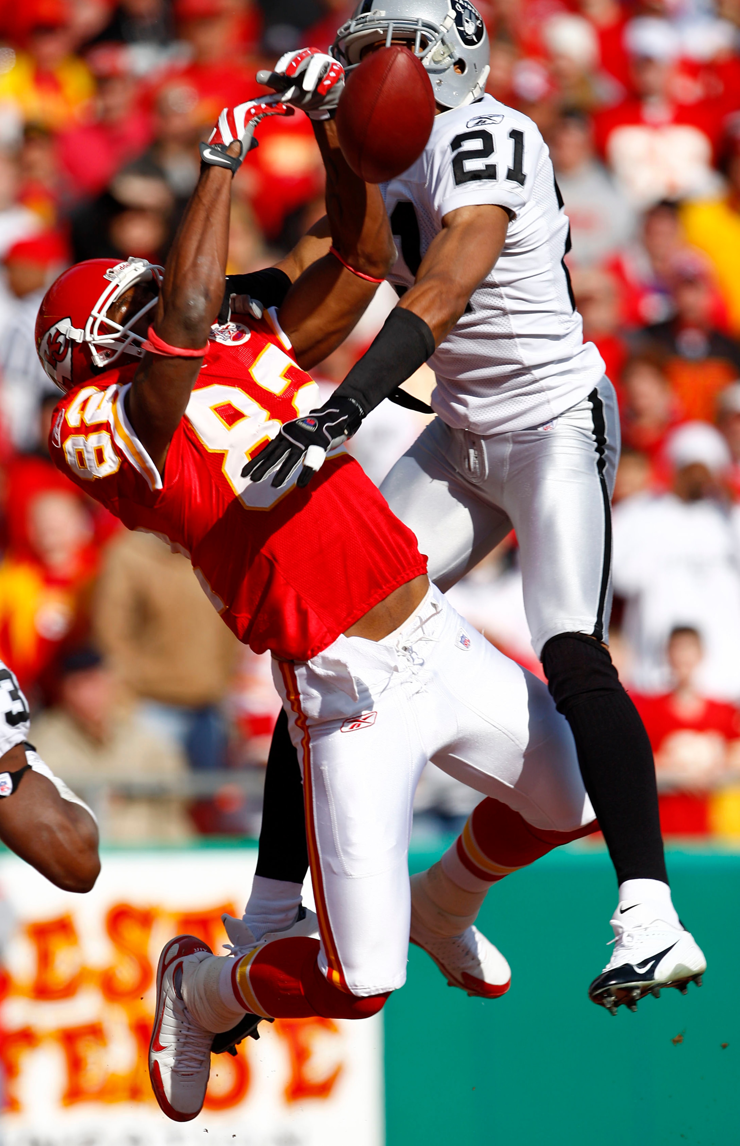 KANSAS CITY, MO - NOVEMBER 25:  Nnamdi Asomugha #21 of the Oakland Raiders breaks up a pass intended for Dwayne Bowe #82 of the Kansas City Chiefs during the game on November 25, 2007 at Arrowhead Stadium in Kansas City, Missouri.  (Photo by Jamie Squire/