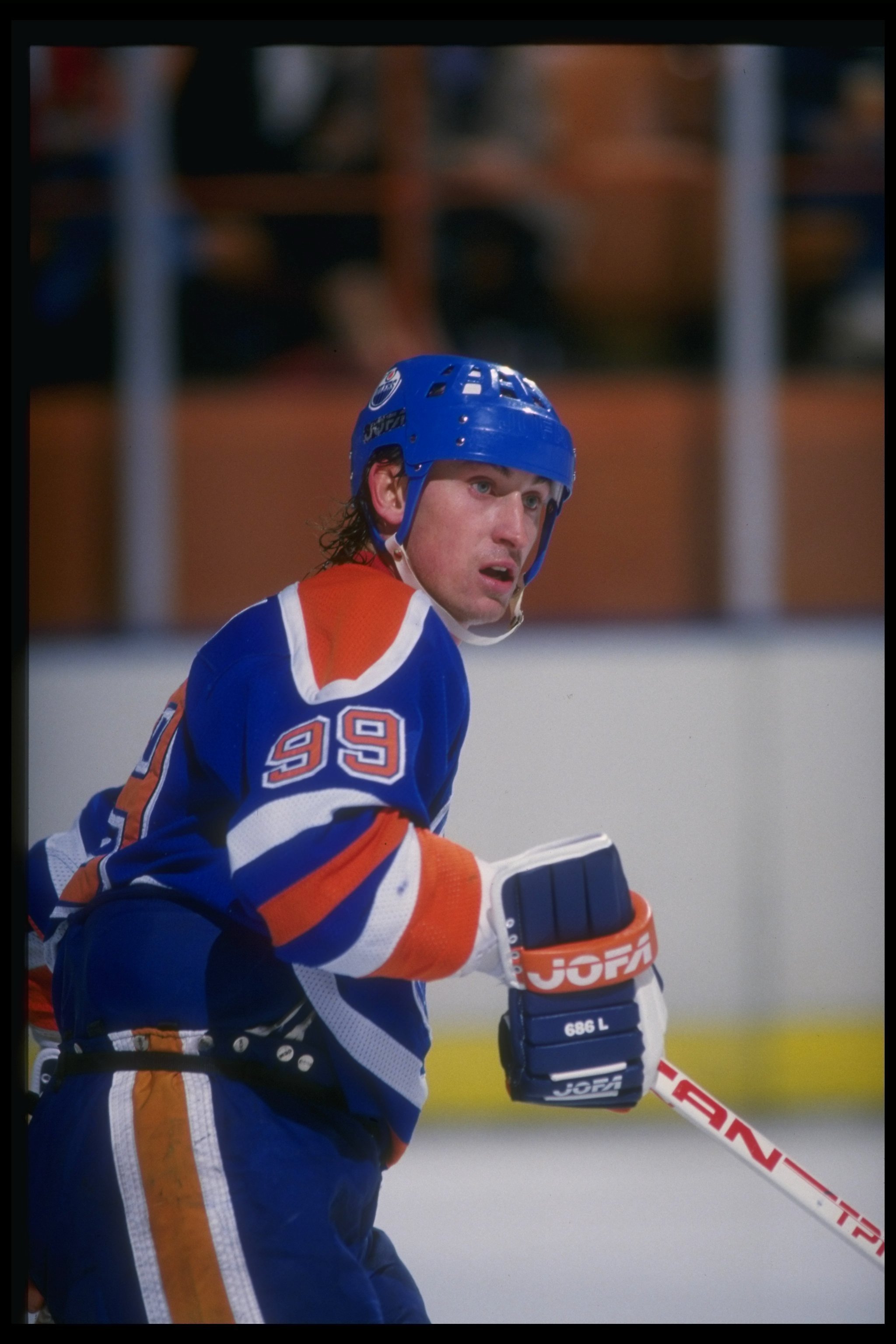 Dec 1987: Center Wayne Gretzky of the Edmonton Oilers looks on during a game against the Los Angeles Kings at the Great Western Forum in Inglewood, California. Mandatory Credit: Mike Powell /Allsport