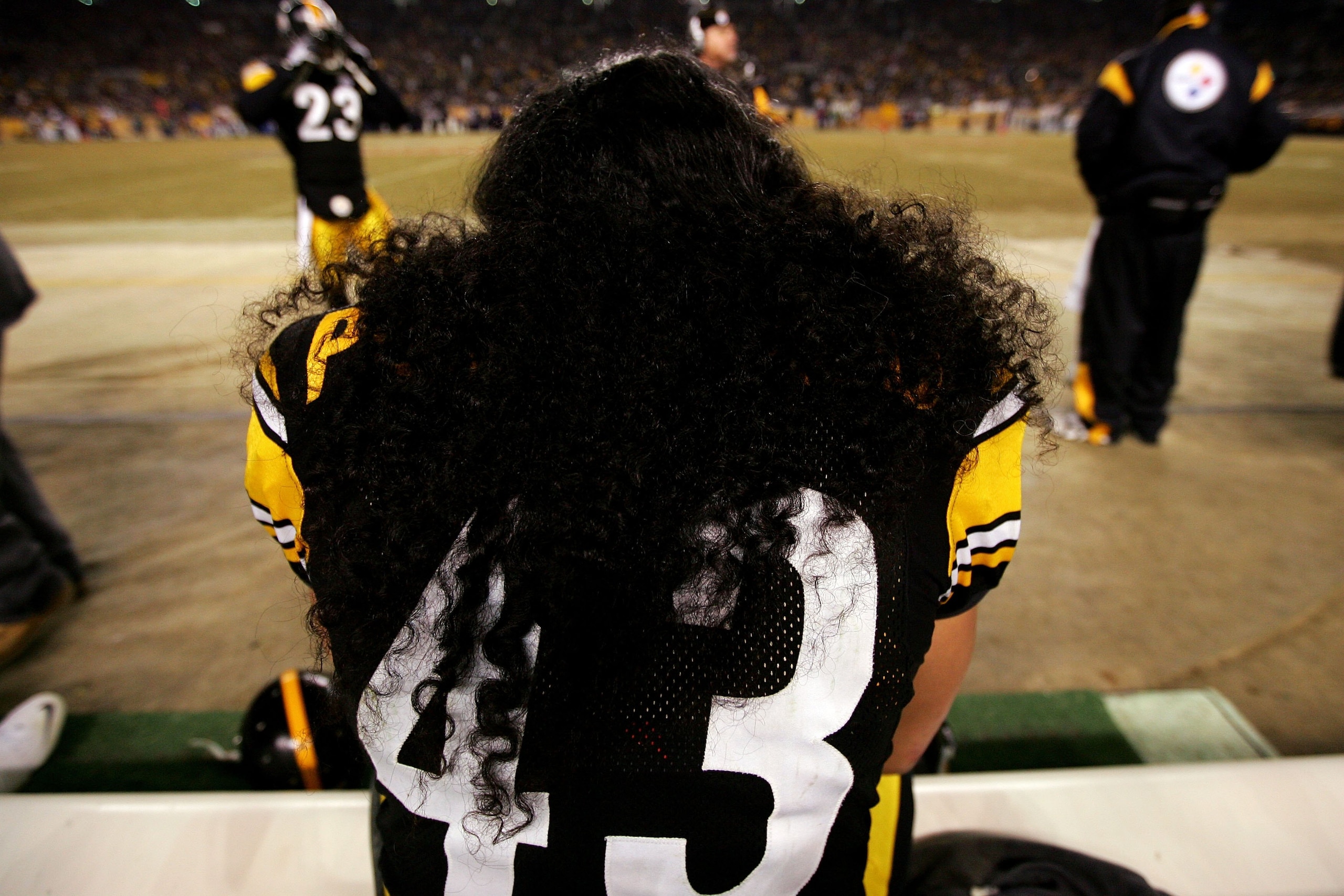 PITTSBURGH - JANUARY 18:  A detail of the hair of Troy Polamalu #43 of of the Pittsburgh Steelers against the Baltimore Ravens during the AFC Championship game on January 18, 2009 at Heinz Field in Pittsburgh, Pennsylvania.  (Photo by Al Bello/Getty Image