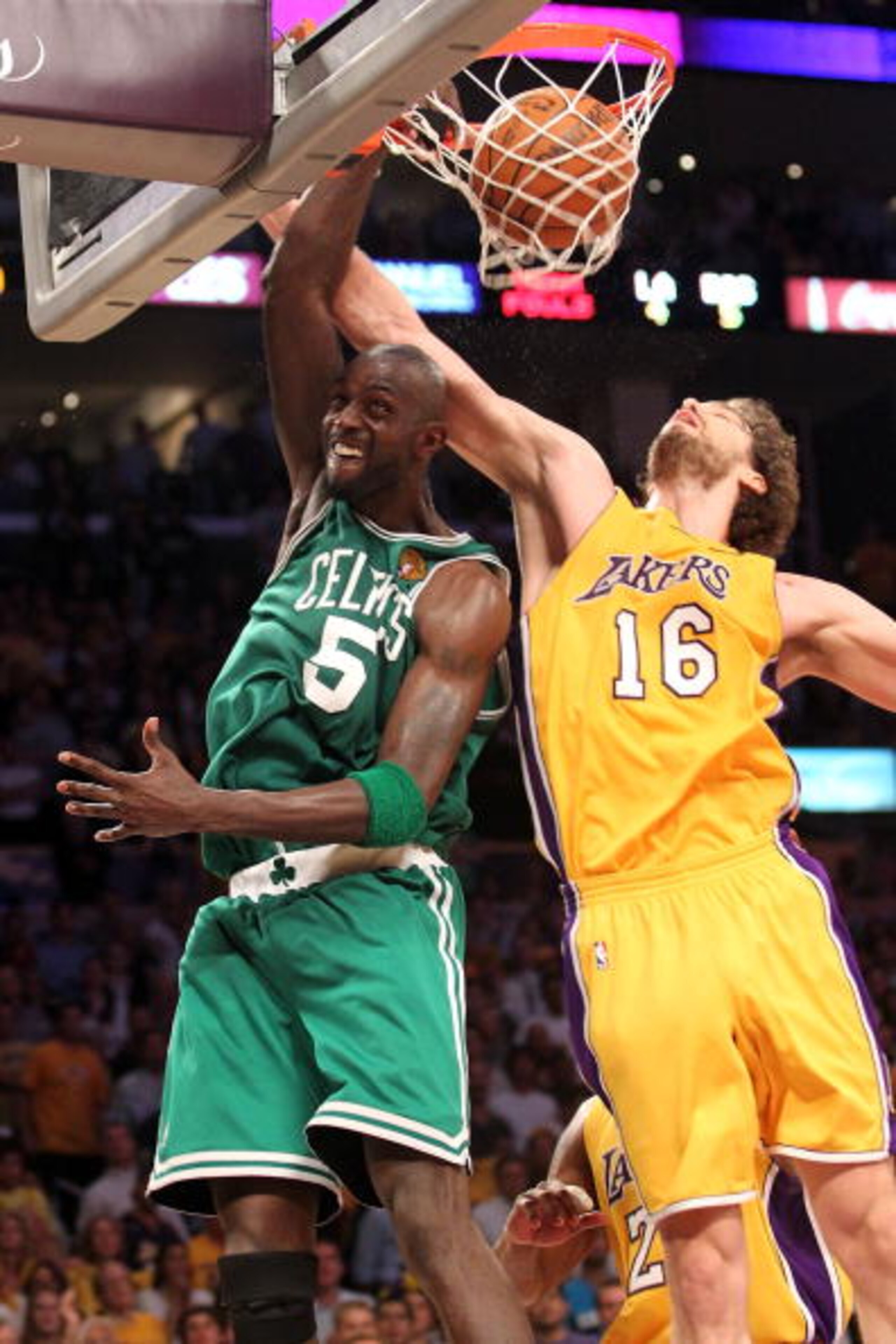 LOS ANGELES, CA - JUNE 17:  Kevin Garnett #5 of the Boston Celtics goes up for a dunk against Pau Gasol #16 of the Los Angeles Lakers in Game Seven of the 2010 NBA Finals at Staples Center on June 17, 2010 in Los Angeles, California.  NOTE TO USER: User e