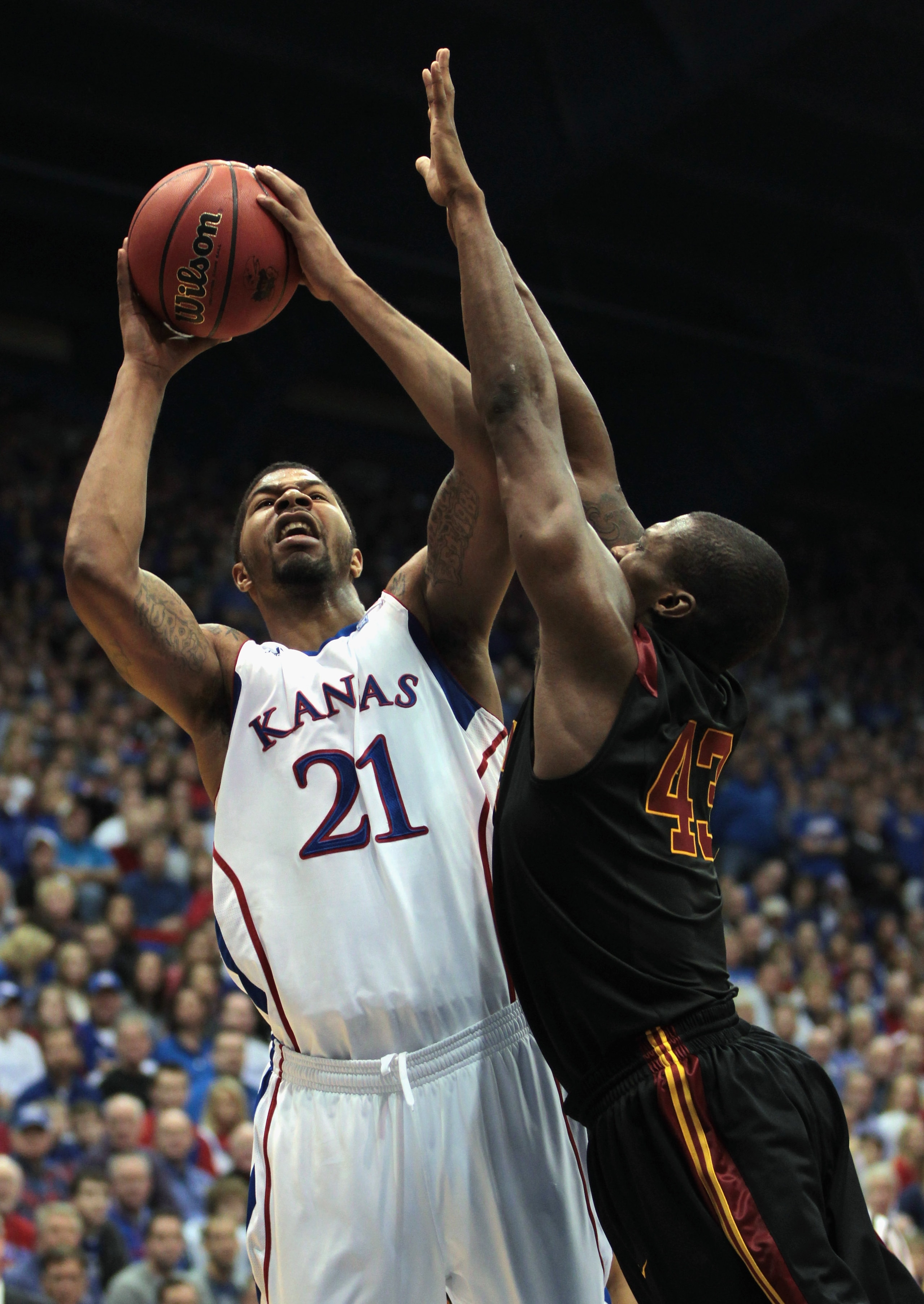 LAWRENCE, KS - DECEMBER 18:  Markieff Morris #21 of the Kansas Jayhawks shoots over Marcus Simmons #43 of the USC Trojans during the game on December 18, 2010 at Allen Fieldhouse in Lawrence, Kansas.  (Photo by Jamie Squire/Getty Images)