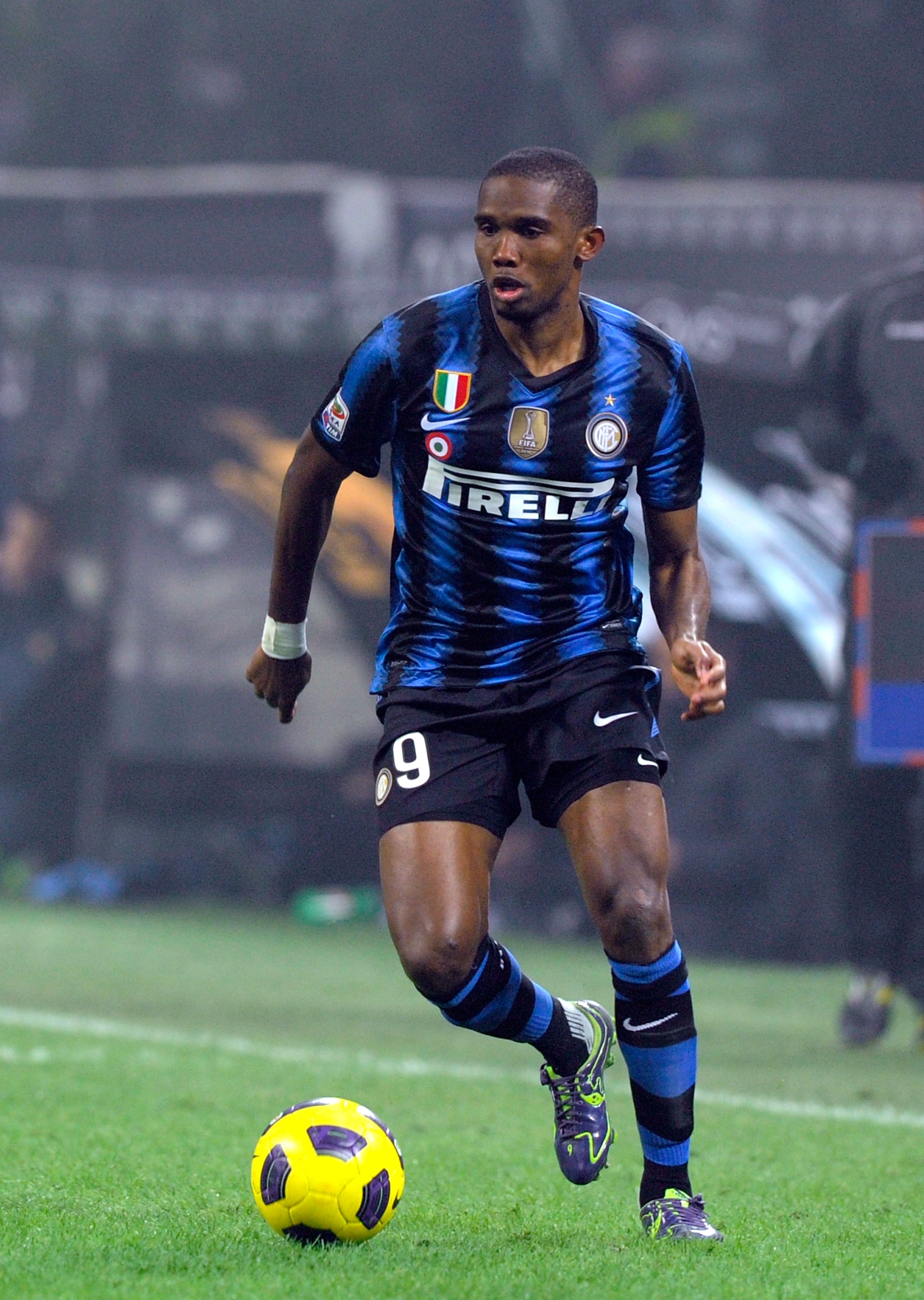 MILAN, ITALY - JANUARY 15:  Samuel Eto'o of FC Internazionale Milano during the Serie A match between Inter and Bologna at Stadio Giuseppe Meazza on January 15, 2011 in Milan, Italy.  (Photo by Claudio Villa/Getty Images)