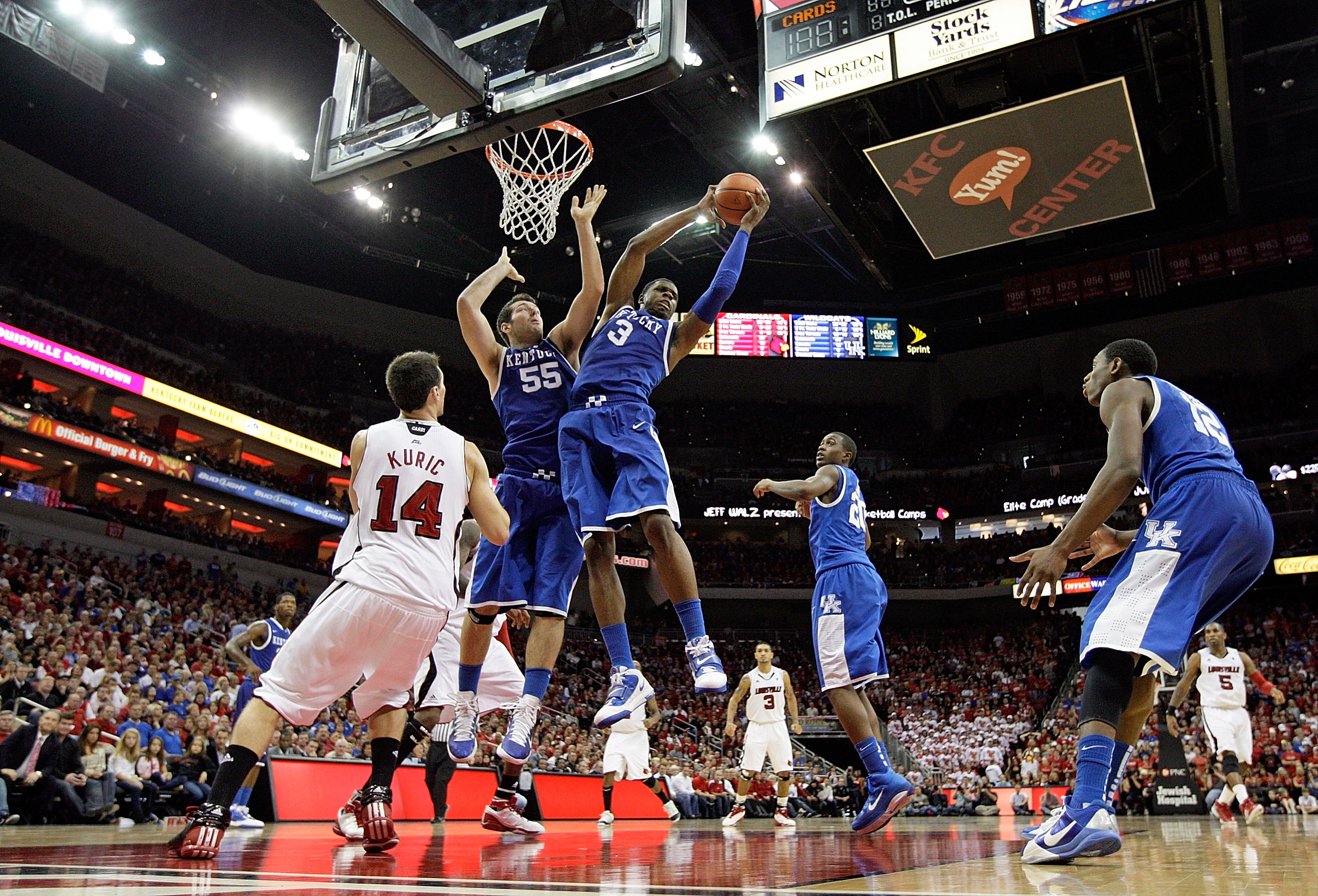 LOUISVILLE, KY - DECEMBER 31:  Terrence Jones #3 of the Kentucky Wildcats grabs a rebound during the game against the Louisville Cardinals at the KFC Yum! Center on December 31, 2010 in Louisville, Kentucky. Kentucky won 78-63.  (Photo by Andy Lyons/Getty