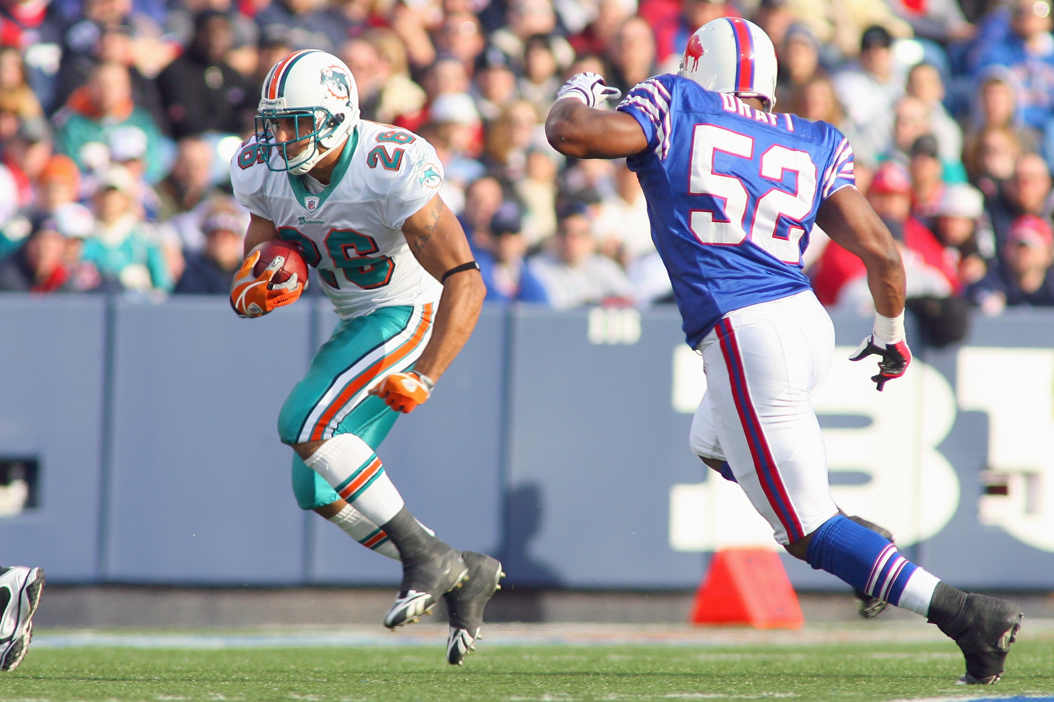 Photo: Miami Dolphins Joey Haynos and Chad Henne (7) react after