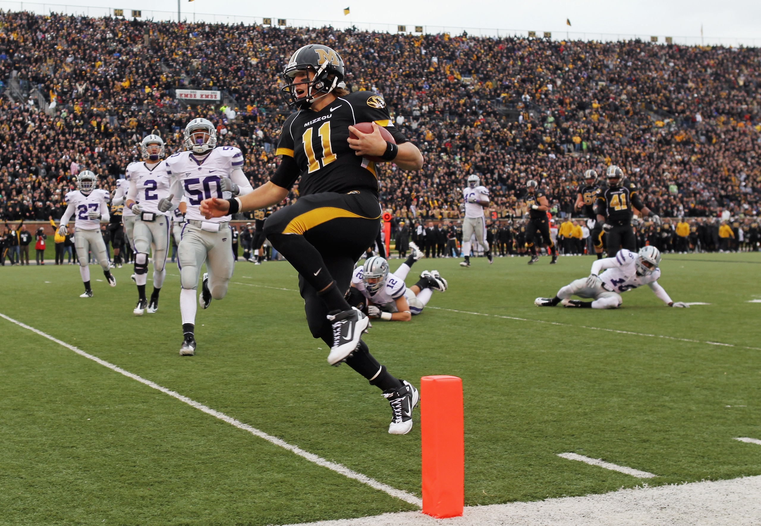 COLUMBIA, MO - NOVEMBER 13:  Quarterback Blaine Gabbert #11 of the Missouri Tigers carries the ball into the endzone for a touchdown during the game against the Kansas State Wildcats on November 13, 2010 at Faurot Field/Memorial Stadium in Columbia, Misso