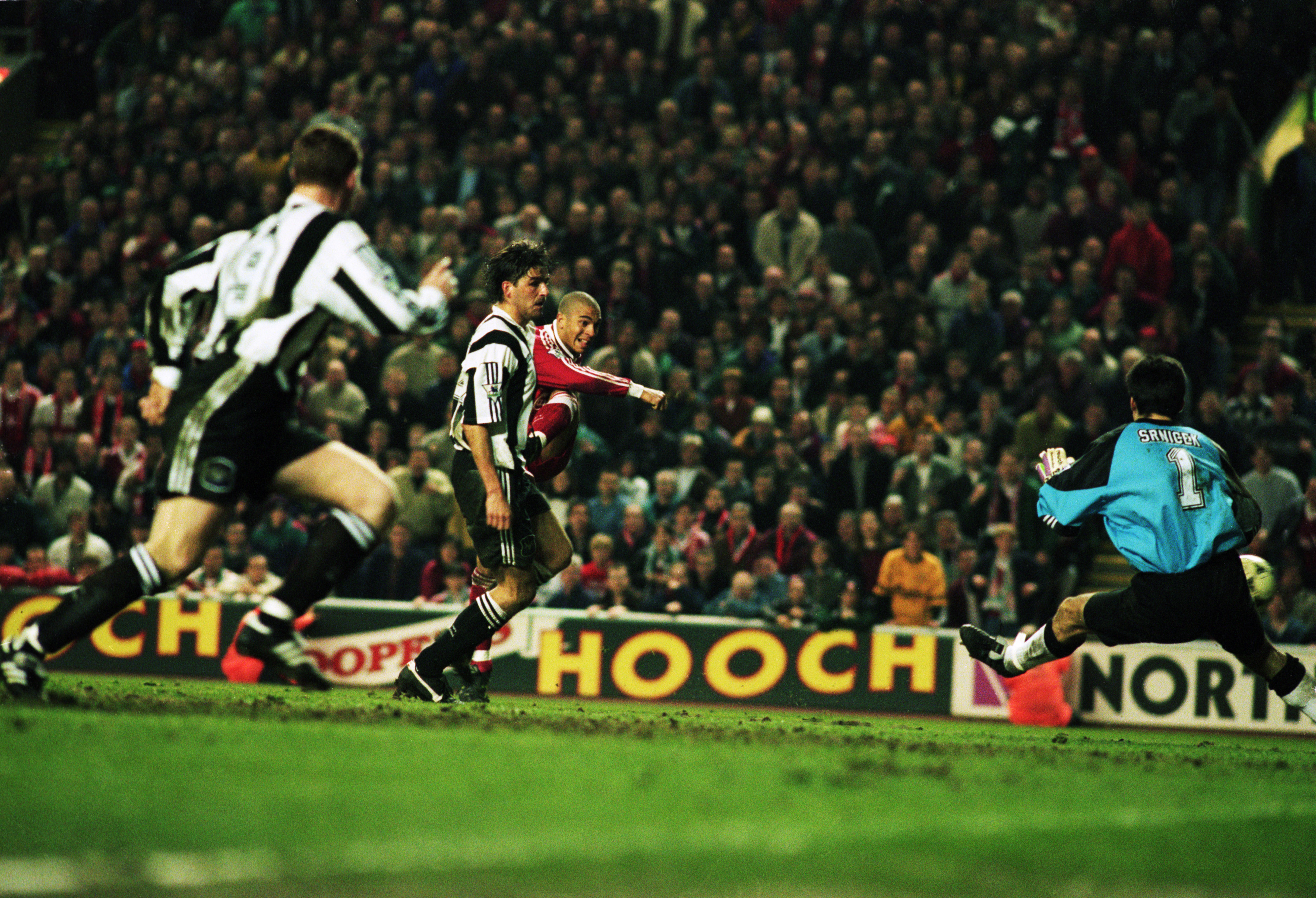 3 Apr 1996:  Stan Collymore of Liverpool scores a dramatic last minute winning goal during the FA Carling Premiership match between Liverpool and Newcastle United played at Anfield, in Liverpool, England. Liverpool won the match 4-3. \ Mandatory Credit: S