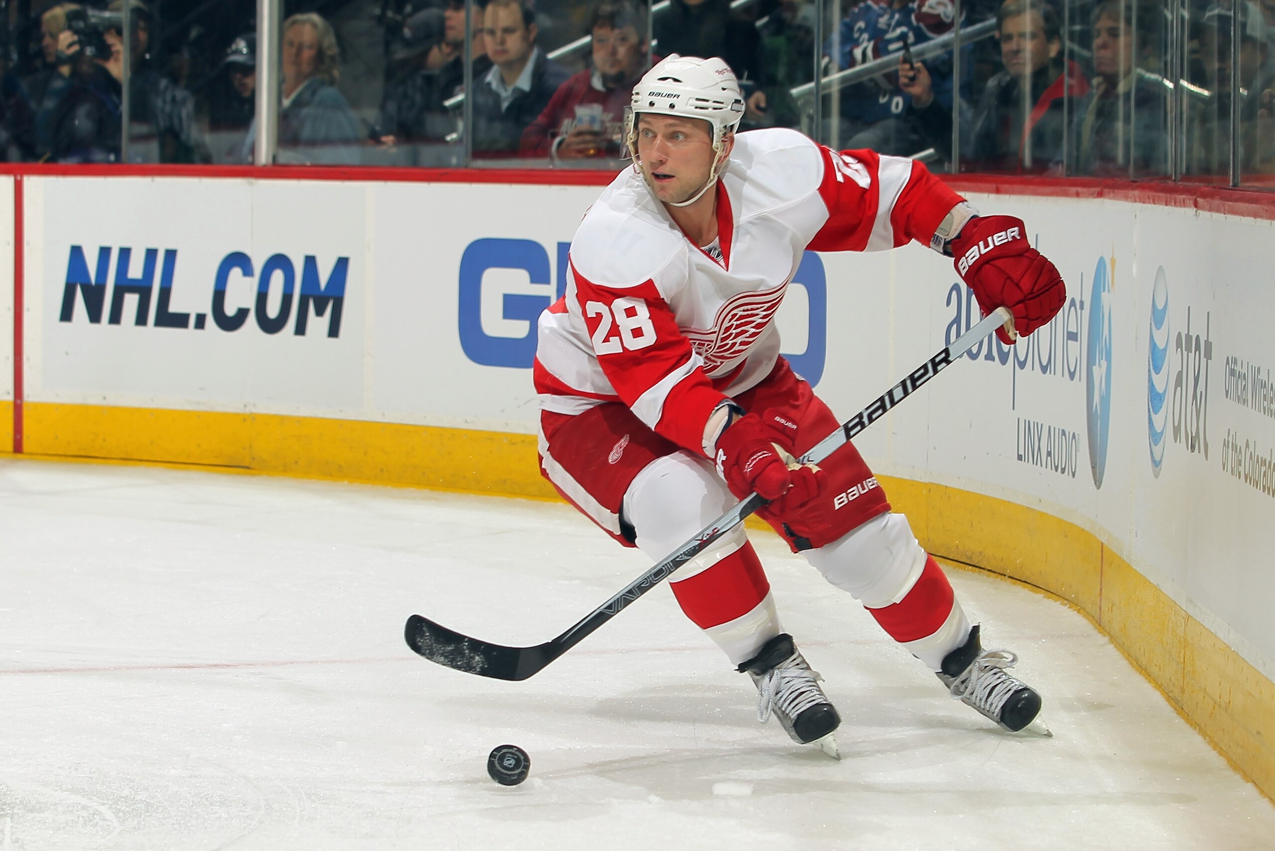 DENVER, CO - JANUARY 10:  Brian Rafalski #28 of the Detroit Red Wings controls the puck against the Colorado Avalanche at the Pepsi Center on January 10, 2011 in Denver, Colorado. The Avalanche defeated the Red Wings 5-4.  (Photo by Doug Pensinger/Getty I