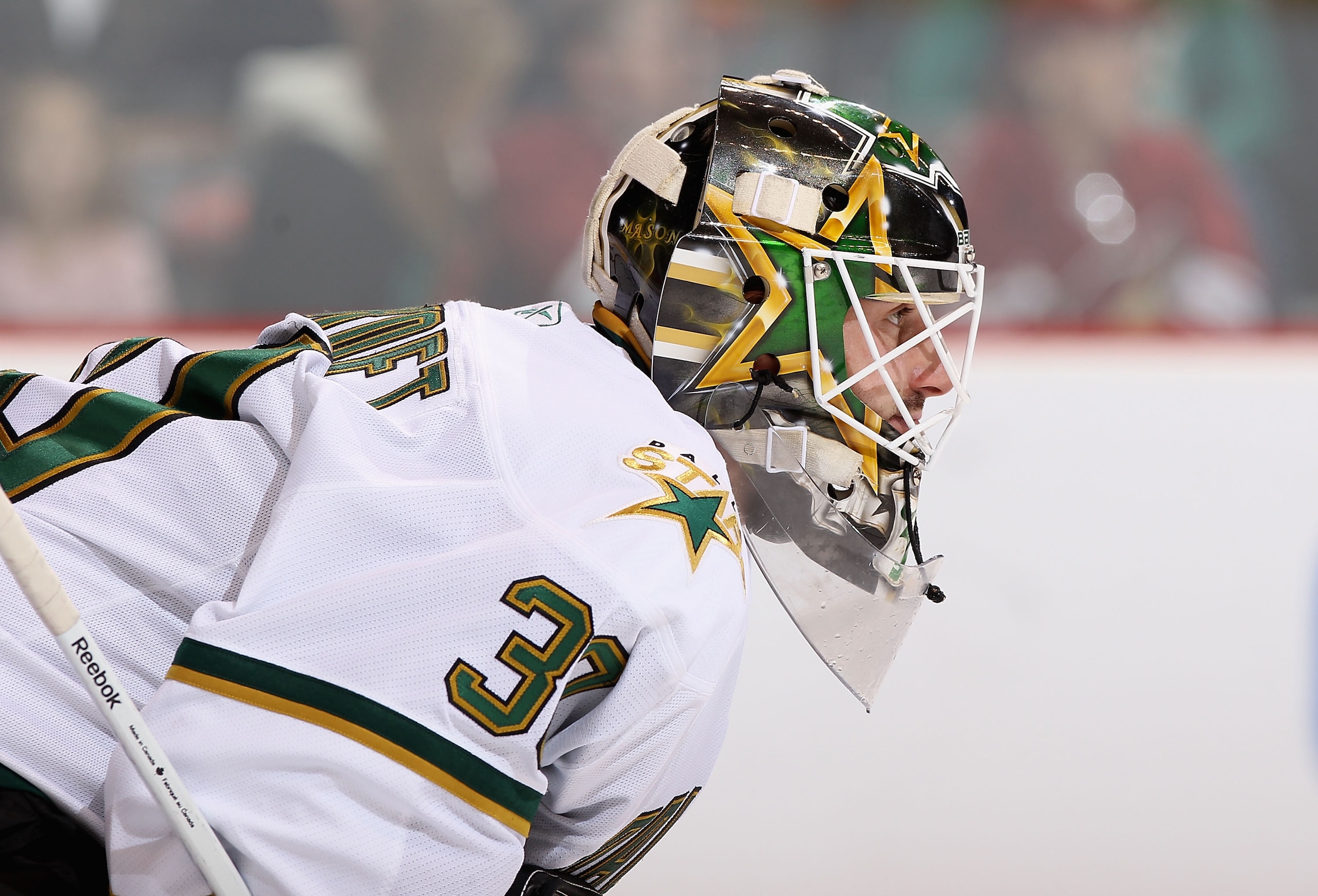 GLENDALE, AZ - DECEMBER 11:  Goaltender Andrew Raycroft #30 of the Dallas Stars in action during the NHL game against the Phoenix Coyotes at Jobing.com Arena on December 11, 2010 in Glendale, Arizona.  (Photo by Christian Petersen/Getty Images)