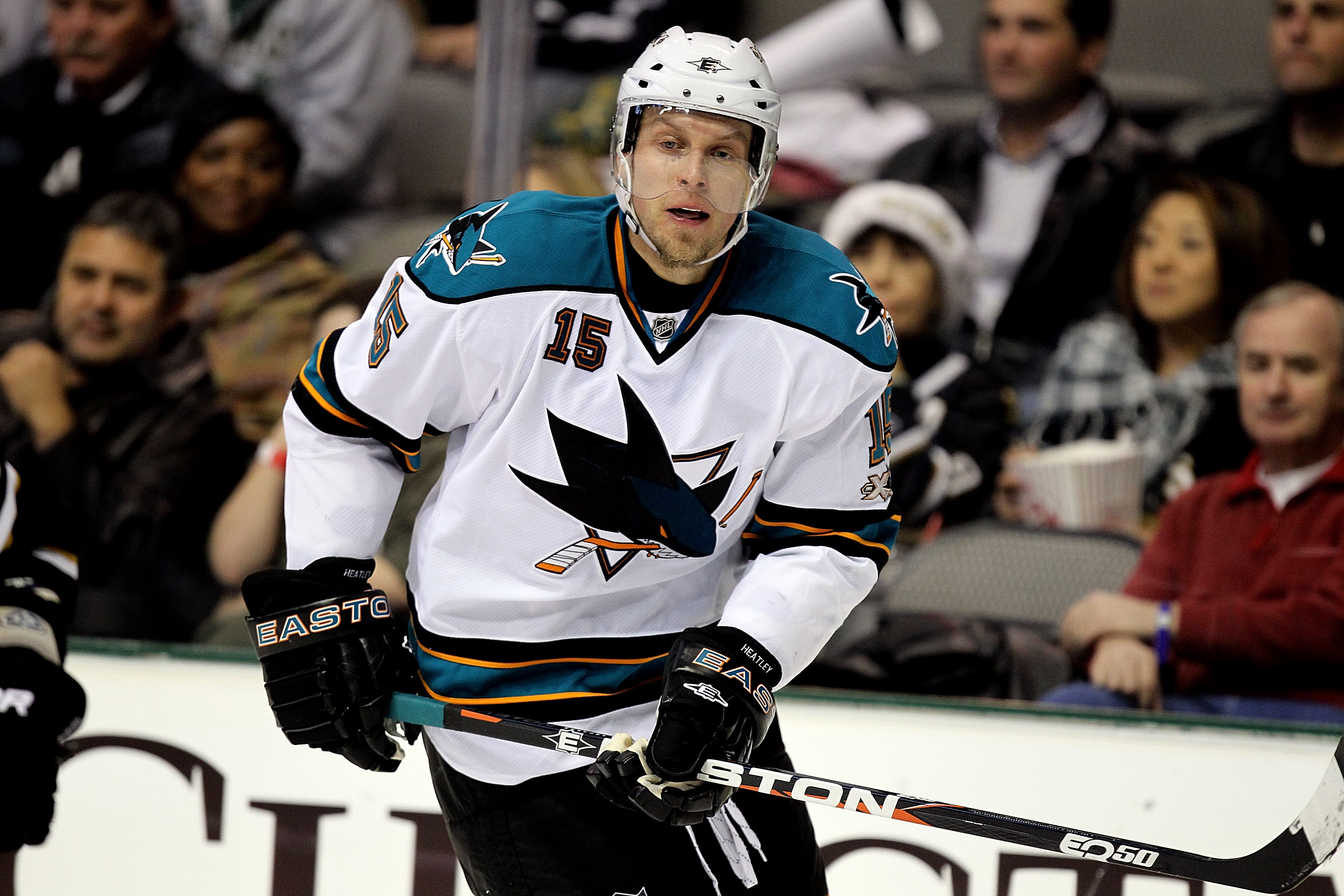 DALLAS, TX - DECEMBER 16:  Right wing Dany Heatley #15 of the San Jose Sharks on December 16, 2010 in Dallas, Texas.  (Photo by Ronald Martinez/Getty Images)