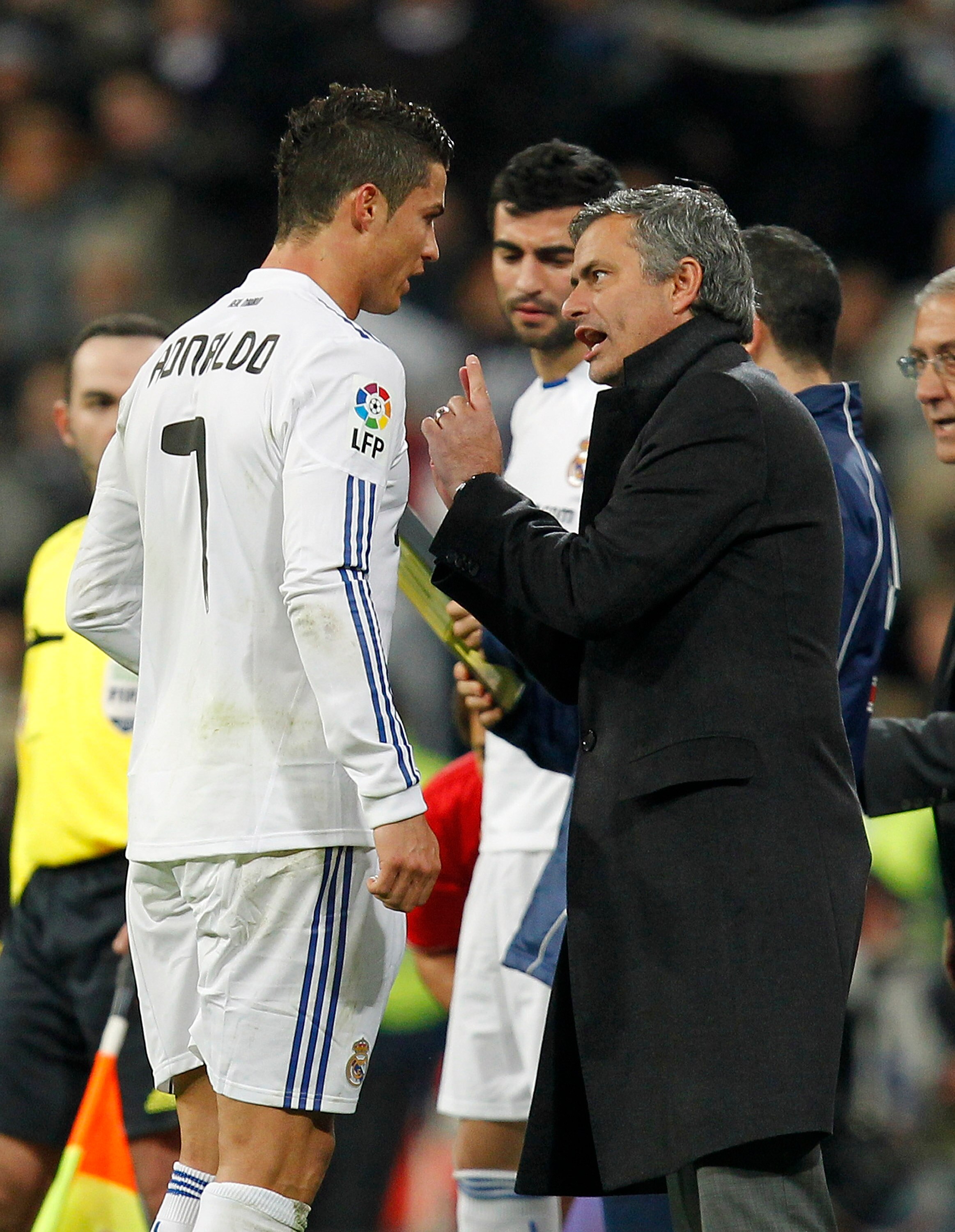 MADRID, SPAIN - DECEMBER 19:  Head coach Jose Mourinho (R) of Real Madrid gives instructions to Cristiano Ronaldo during the La Liga match between Real Madrid and Sevilla at Estadio Santiago Bernabeu on December 19, 2010 in Madrid, Spain. Real Madrid won