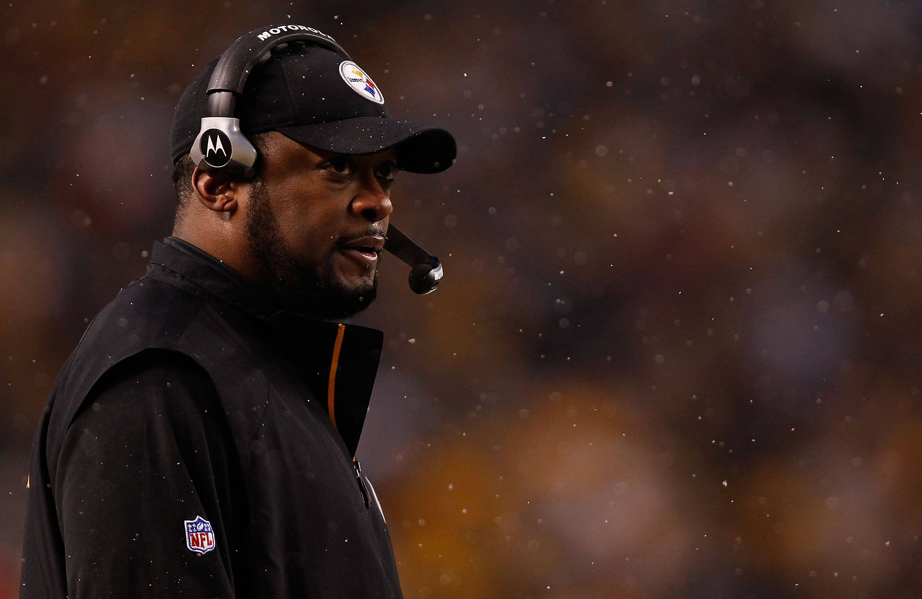 PITTSBURGH - DECEMBER 19:  Head coach Mike Tomlin of the Pittsburgh Steelers watches his team play against the New York Jets during the game on December 19, 2010 at Heinz Field in Pittsburgh, Pennsylvania.  (Photo by Jared Wickerham/Getty Images)