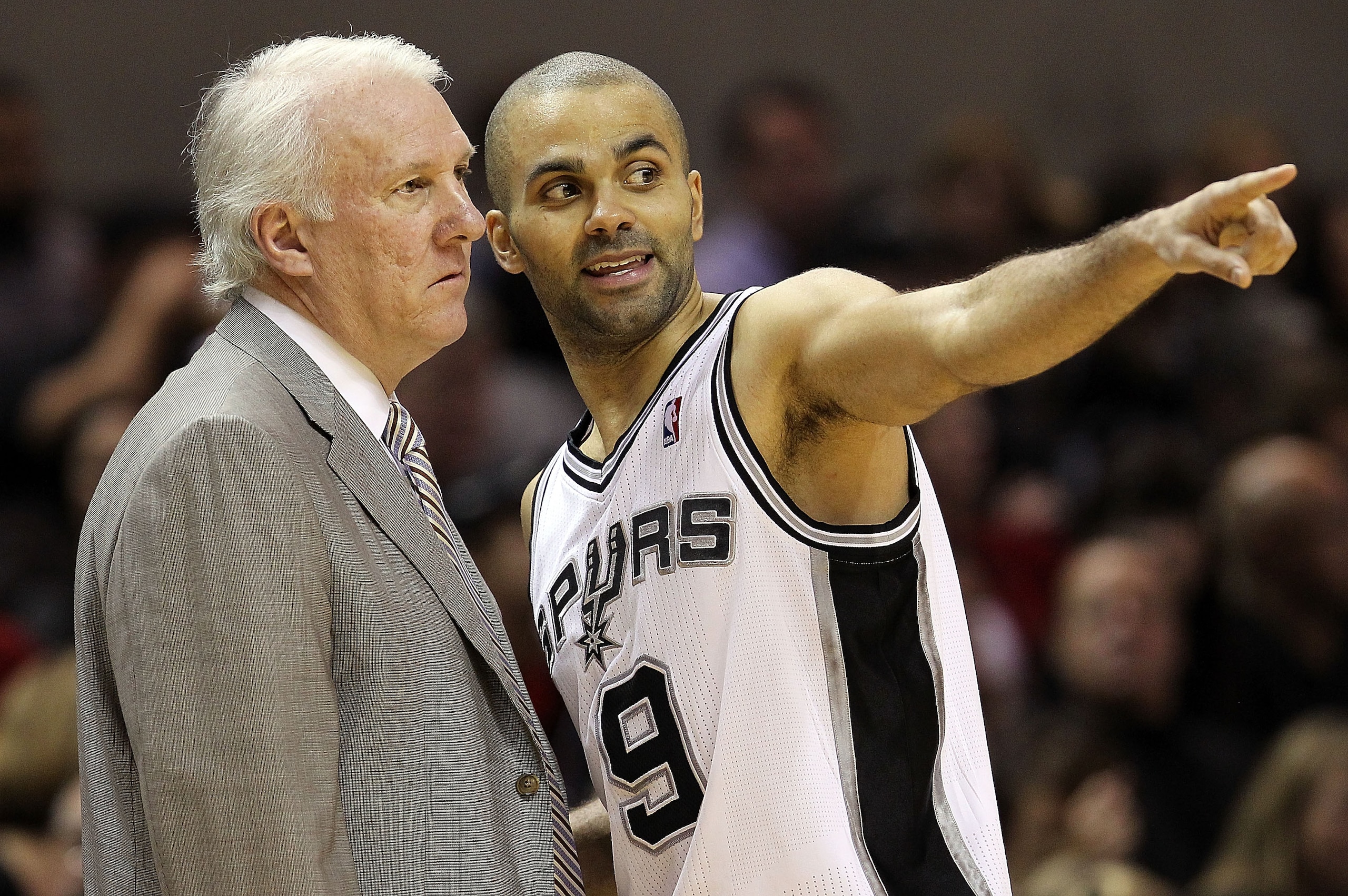 SAN ANTONIO, TX - DECEMBER 28:  Guard Tony Parker #9 of the San Antonio Spurs with Gregg Popovich during play against the Los Angeles Lakers at AT&T Center on December 28, 2010 in San Antonio, Texas.  NOTE TO USER: User expressly acknowledges and agrees t