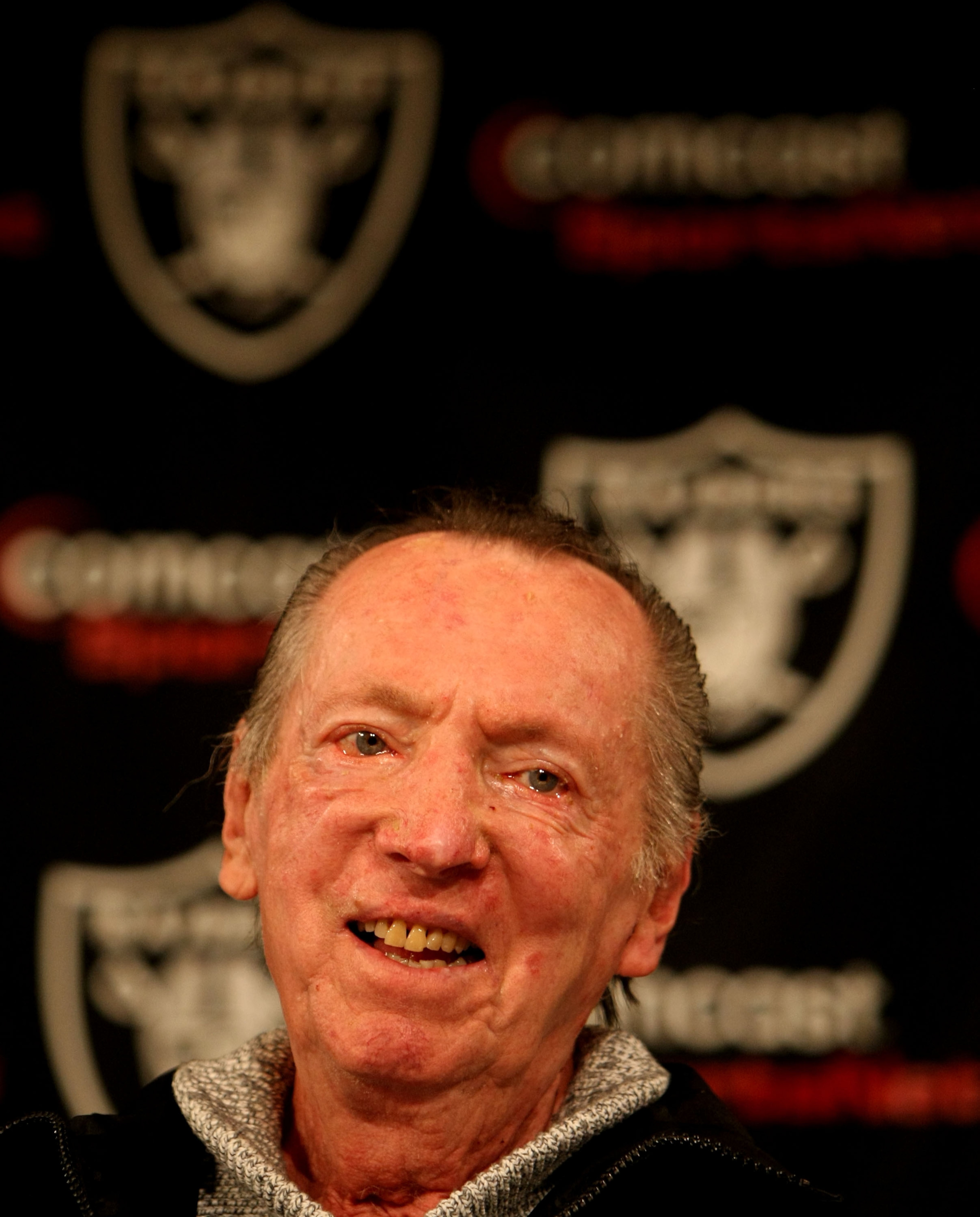 ALAMEDA, CA - SEPTEMBER 30: Oakland Raiders owner Al Davis speaks during a press conference to announce the firing of head coach Lane Kiffin of the Oakland Raiders at thier training facility on Septemer 30, 2008 in Alameda, California. (Photo by Jed Jac ALAMEDA, CA - SEPTEMBER 30: Oakland Raiders owner Al Davis speaks during a press conference to announce the firing of head coach Lane Kiffin of the Oakland Raiders at thier training facility on Septemer 30, 2008 in Alameda, California. (Photo by Jed Jac