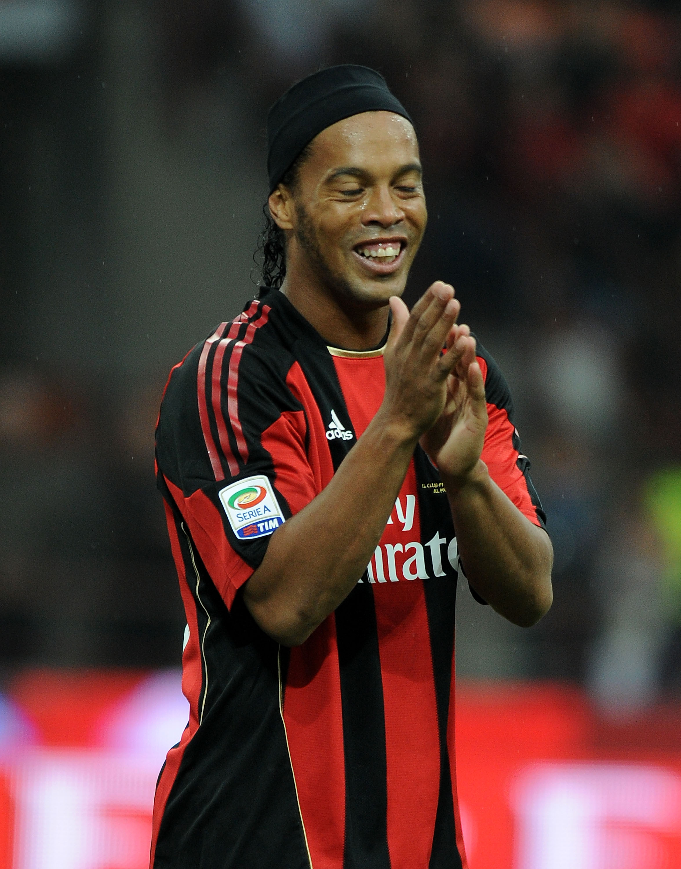 MILAN, ITALY - OCTOBER 16:  Ronaldinho of AC Milan reacts during the Serie A match between AC Milan and AC Chievo Verona at Stadio Giuseppe Meazza on October 16, 2010 in Milan, Italy.  (Photo by Massimo Cebrelli/Getty Images)