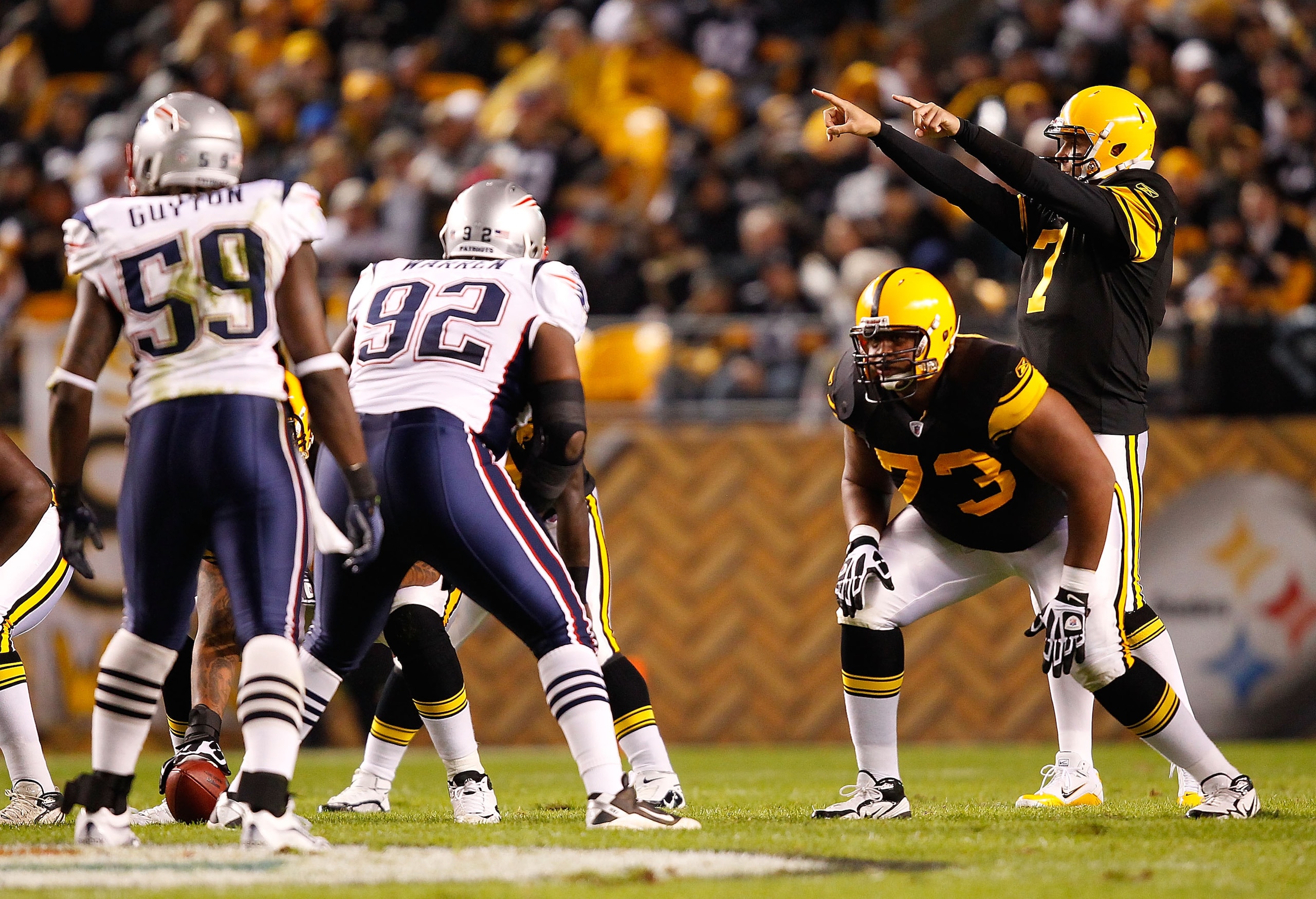 PITTSBURGH, PA - NOVEMBER 14:  Ben Roethlisberger #7 of the Pittsburgh Steelers calls out signals against the New England Patriots during the game on November 14, 2010 at Heinz Field in Pittsburgh, Pennsylvania.  (Photo by Jared Wickerham/Getty Images)