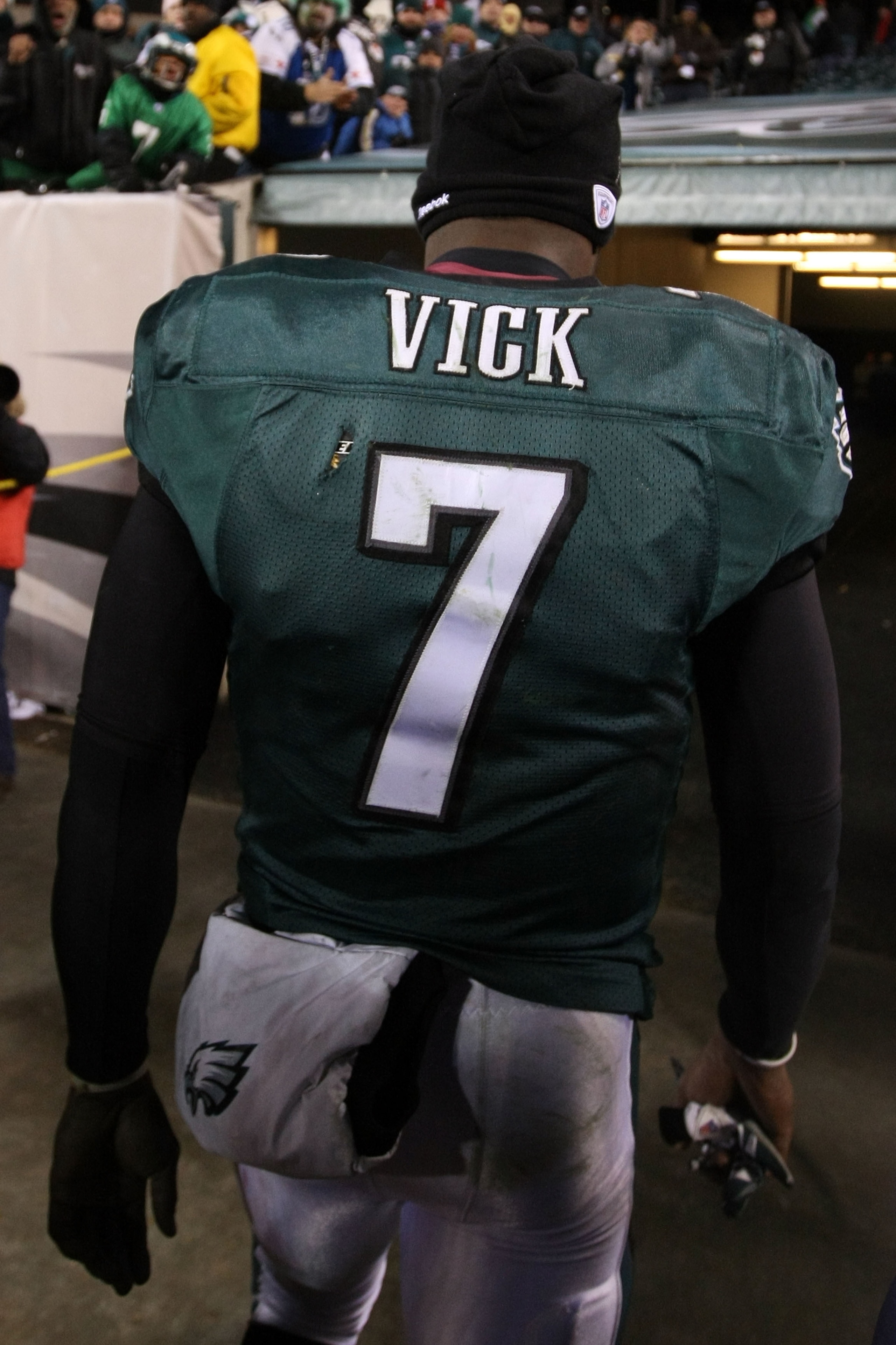 PHILADELPHIA, PA - JANUARY 09:  Michael Vick #7 of the Philadelphia Eagles walks off of the field after losing to the Green Bay Packers during the 2011 NFC wild card playoff game at Lincoln Financial Field on January 9, 2011 in Philadelphia, Pennsylvania.