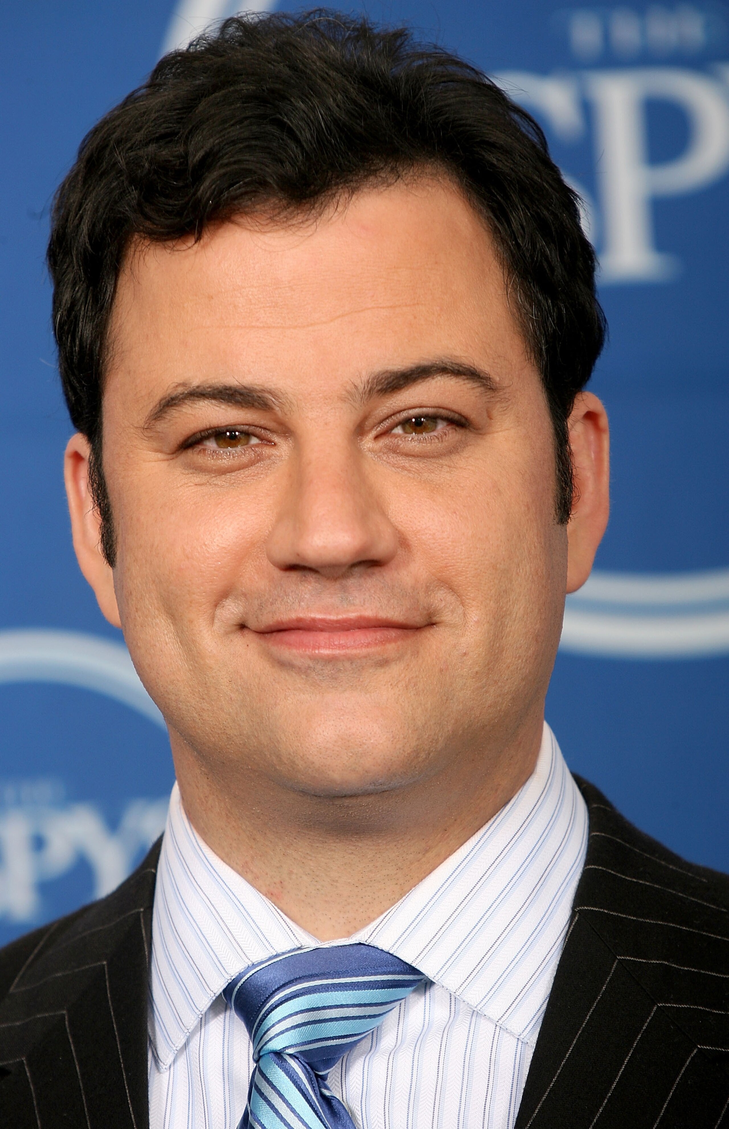 HOLLYWOOD - JULY 11:  Host Jimmy Kimmel poses for photos in the press room during the 2007 ESPY Awards at the Kodak Theatre on July 11, 2007 in Hollywood, California.  (Photo by Frederick M. Brown/Getty Images)