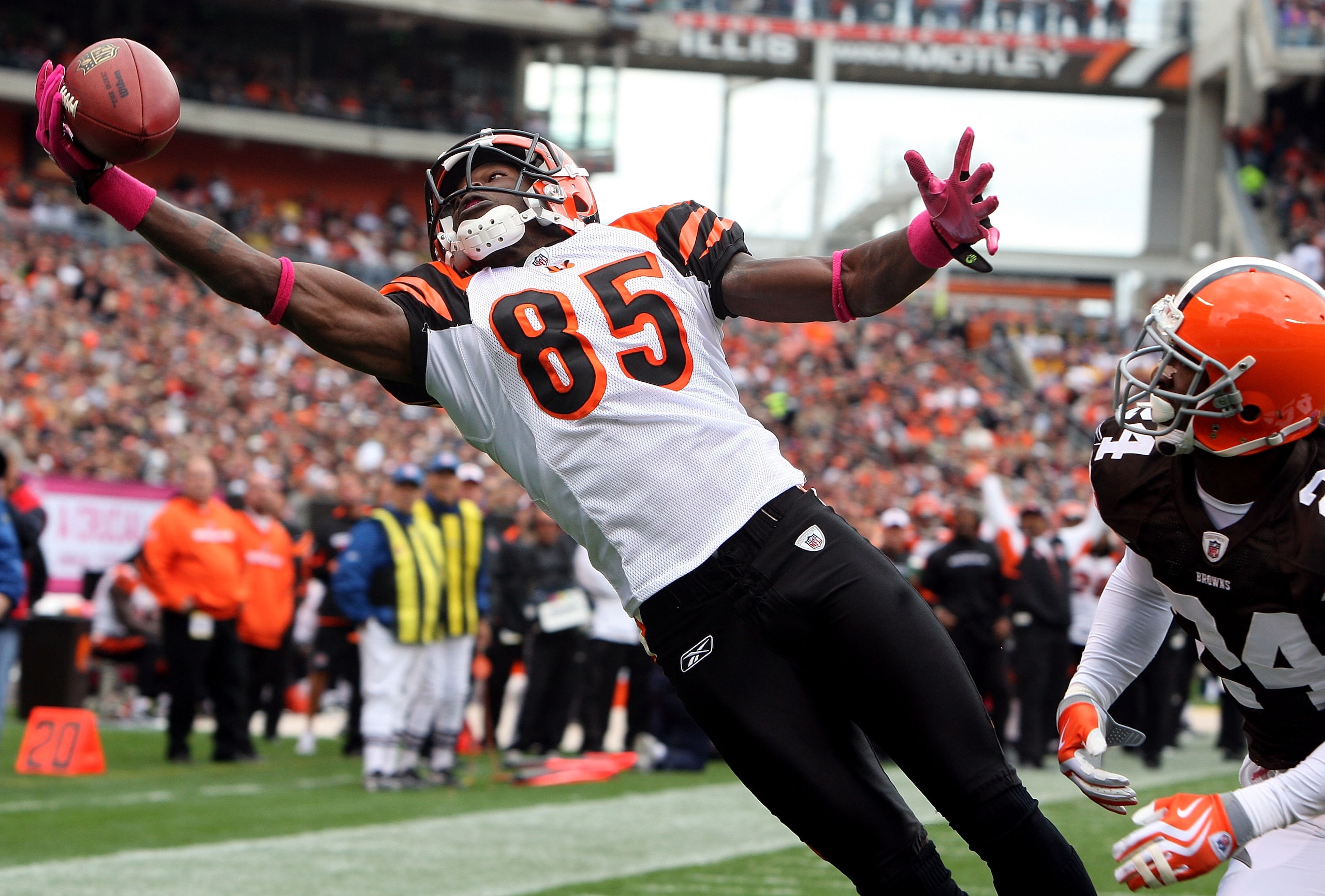 CLEVELAND - OCTOBER 04: Chad Ochocinco #85 of the Cincinnati Bengals hauls in a one handed catch for a first quatrer touchdown against the Cleveland Browns during their game at Cleveland Browns Stadium on October 4, 2009 in Cleveland, Ohio.  (Photo by Jim