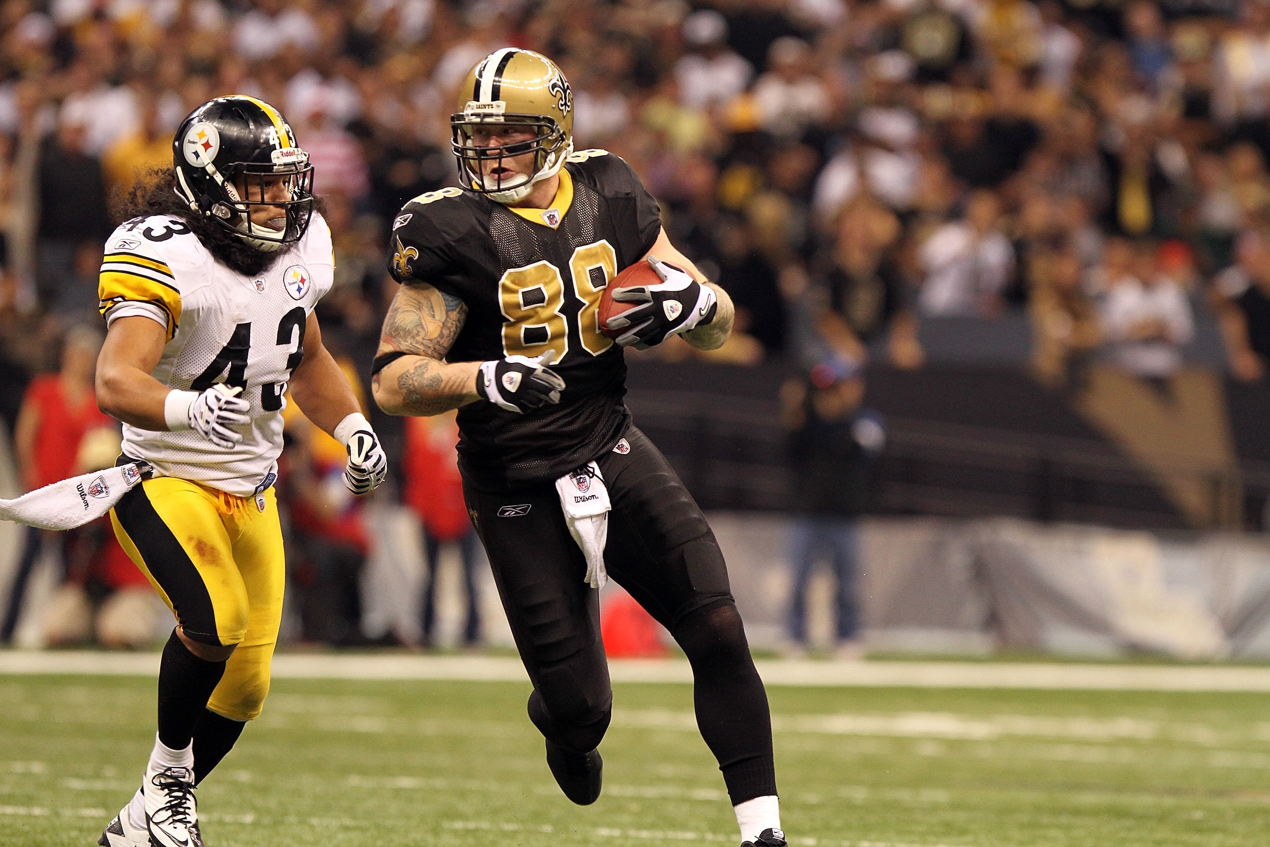 NEW ORLEANS, LA - OCTOBER 31: Jeremy Shockey #88 of the New Orleans Saints catches a pass against Troy Polamalu #43 of the Pittsburgh Steelers at the Louisiana Superdome on October 31, 2010 in New Orleans, Louisiana. (Photo by Matthew Sharpe/Getty Images)