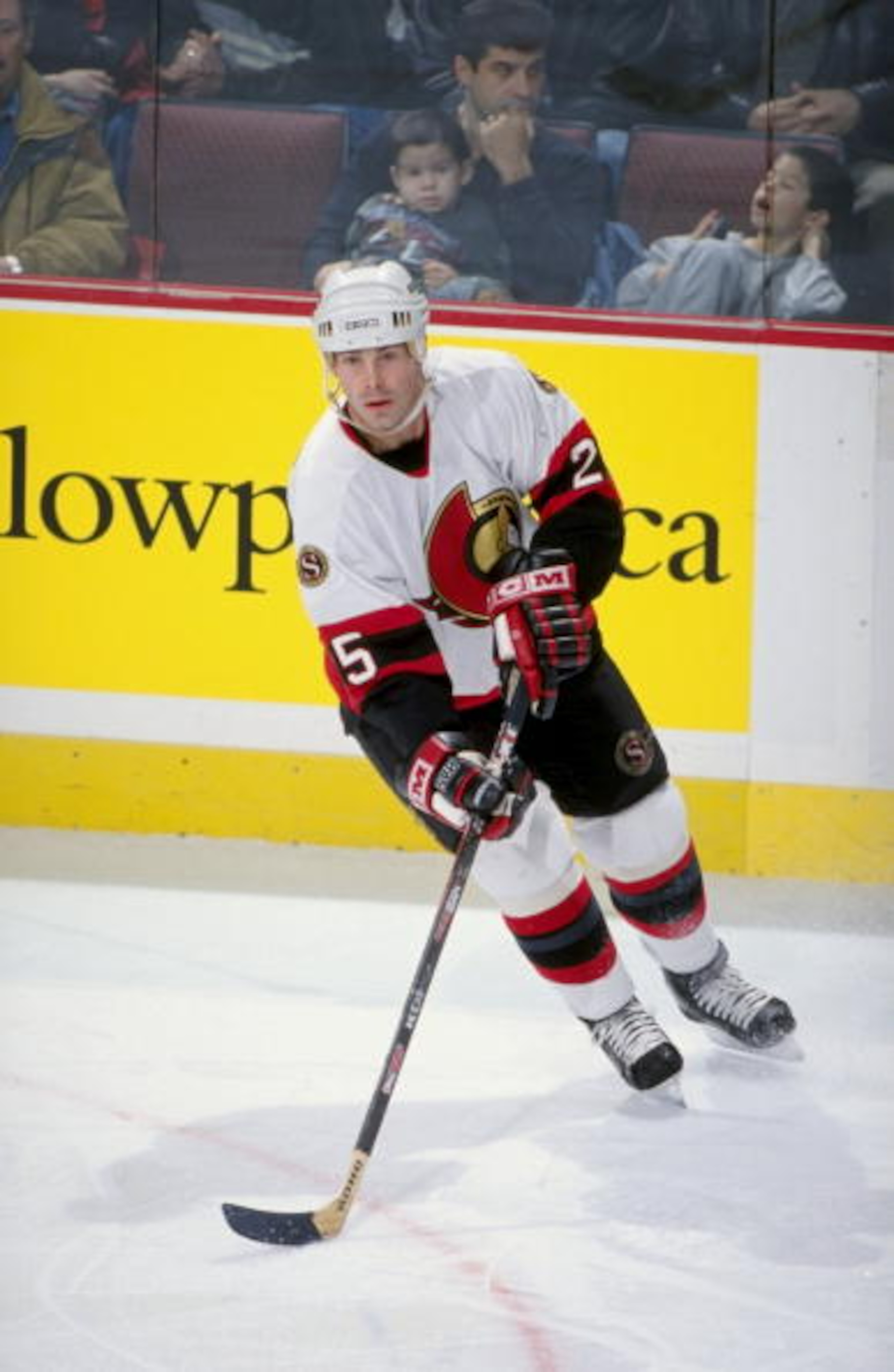 20 Dec 1998:  Center Bruce Gardiner #25 of the Ottawa Senators in action during the game against the Dallas Stars at the Corel Centre in Ottawa, Canada. The Stars defeated the Senators 3-2. Mandatory Credit: Robert Laberge  /Allsport