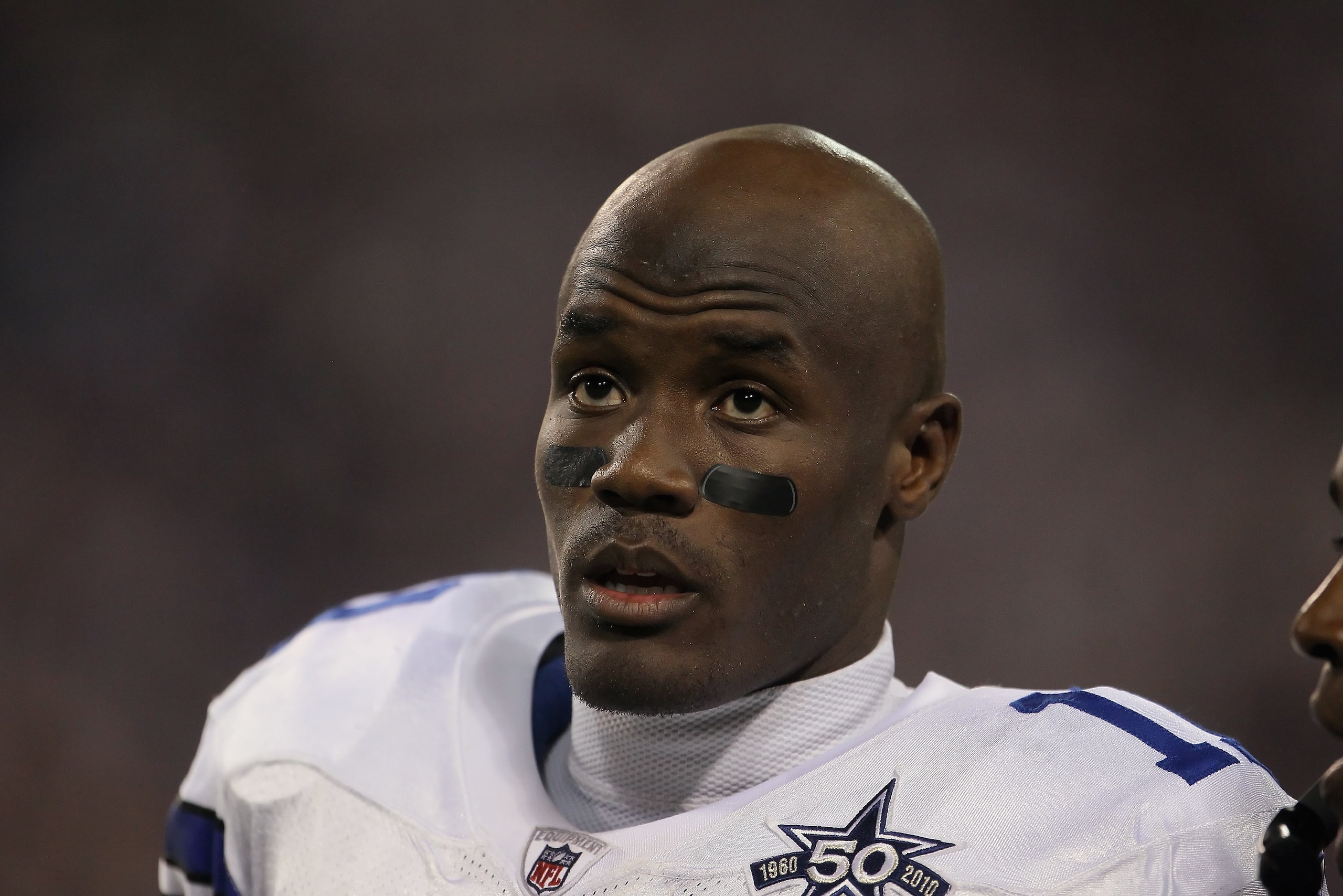 MINNEAPOLIS - OCTOBER 17:  Roy Williams #11 of the Dallas Cowboys stands on the field during the game against the Minnesota Vikings at Mall of America Field on October 17, 2010 in Minneapolis, Minnesota.  (Photo by Jeff Gross/Getty Images)