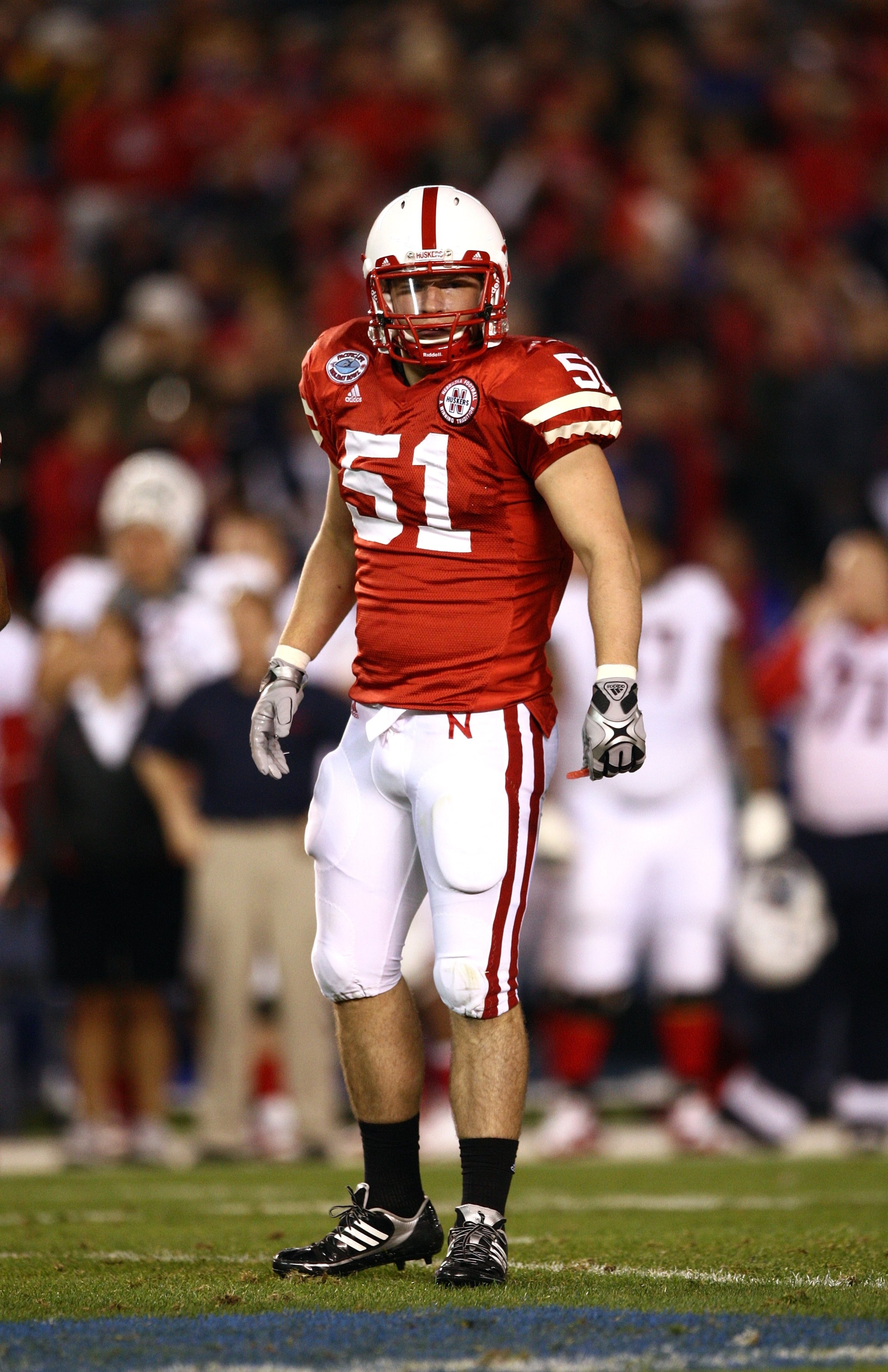SAN DIEGO - DECEMBER 30: Will Compton #51 of the University of Nebraska Cornhuskers looks on during the Pacific Life Holiday Bowl against University of Arizona Wildcats on December 30, 2009 at Qualcomm Stadium in San Diego, California. The Cornhuskers de SAN DIEGO - DECEMBER 30: Will Compton #51 of the University of Nebraska Cornhuskers looks on during the Pacific Life Holiday Bowl against University of Arizona Wildcats on December 30, 2009 at Qualcomm Stadium in San Diego, California. The Cornhuskers de