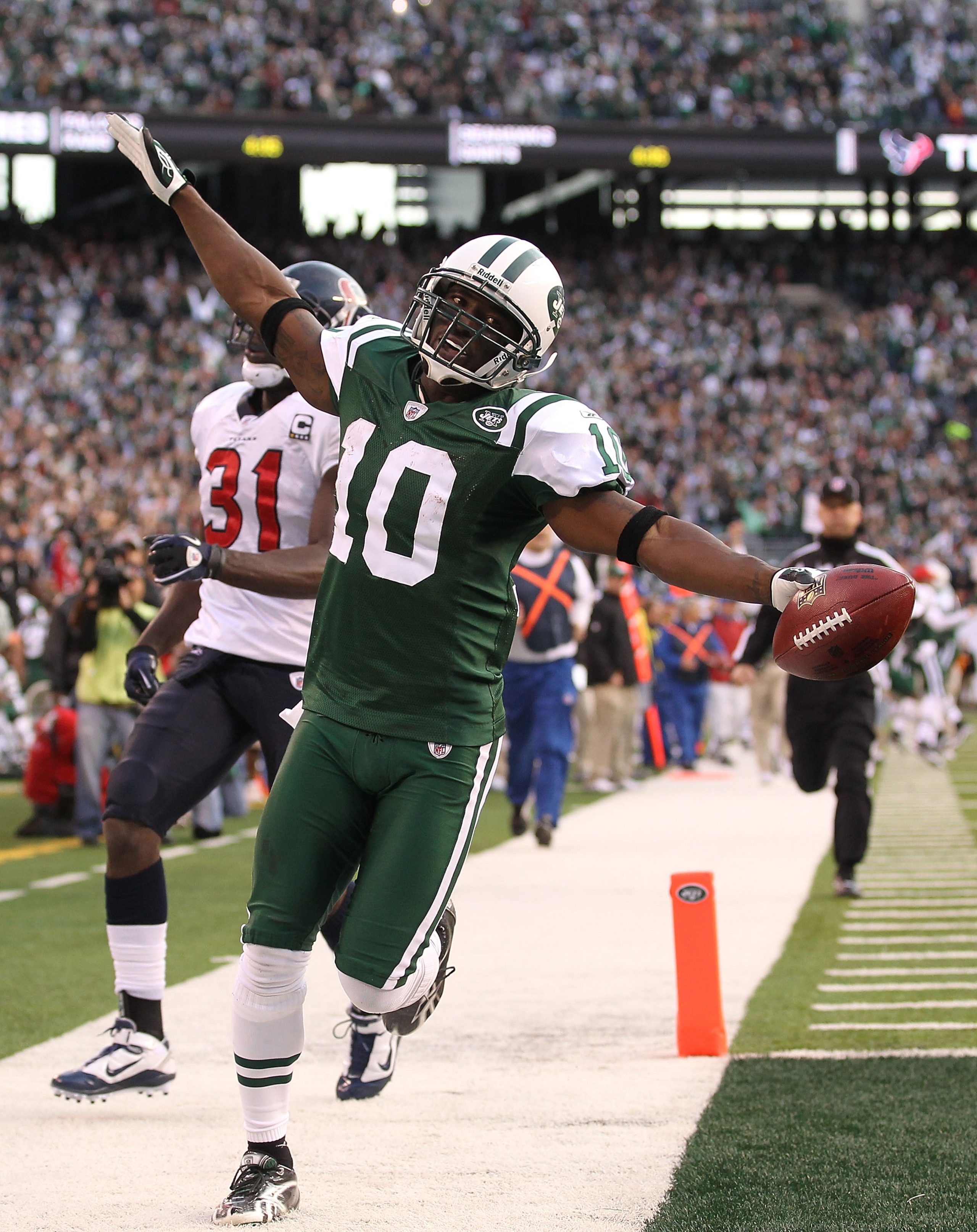 EAST RUTHERFORD, NJ - NOVEMBER 21:  Santonio Holmes #10 of the New York Jets scores a touchdown against the Houston Texans during the third quarter of their  game on November 21, 2010 at the New Meadowlands Stadium in East Rutherford, New Jersey.  (Photo