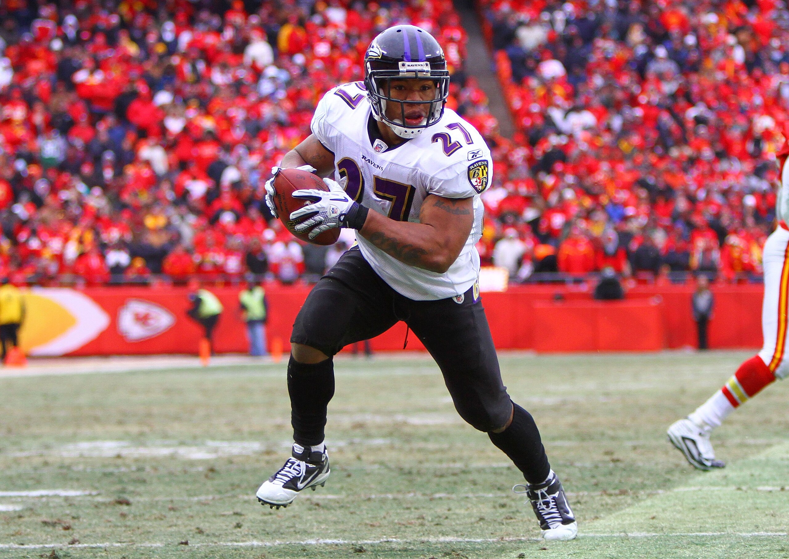 KANSAS CITY, MO - JANUARY 09:  Running back Ray Rice #27 of the Baltimore Ravens runs with the ball against the Kansas City Chiefs in the second quarter of their 2011 AFC wild card playoff game at Arrowhead Stadium on January 9, 2011 in Kansas City, Misso