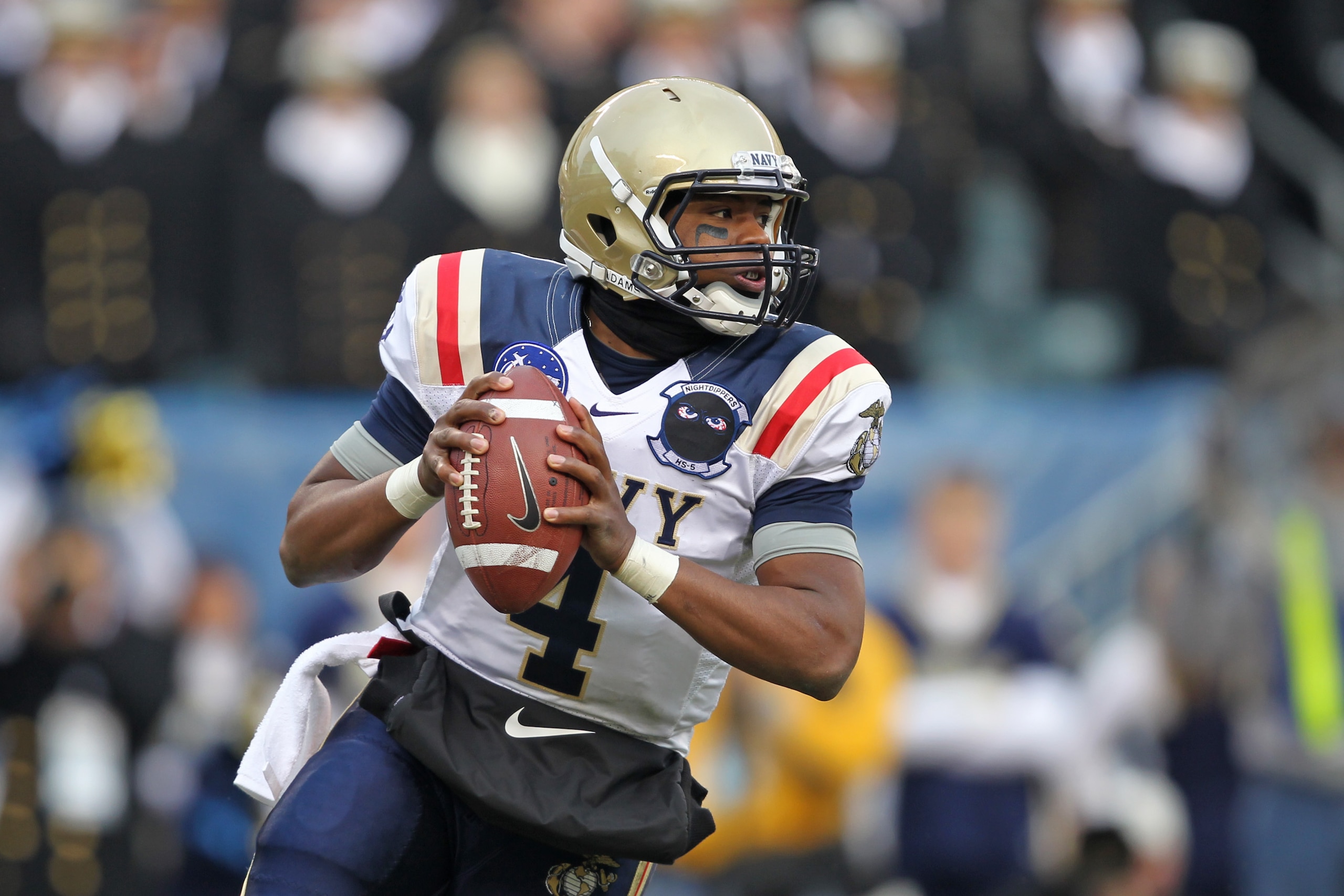PHILADELPHIA - DECEMBER 11: Quarterback Ricky Dobbs #4 of the Navy Midshipmen drops back to pass during the game against the Army Black Knights on December 11, 2010 at Lincoln Financial Field in Philadelphia, Pennsylvania. (Photo by Hunter Martin/Getty Im