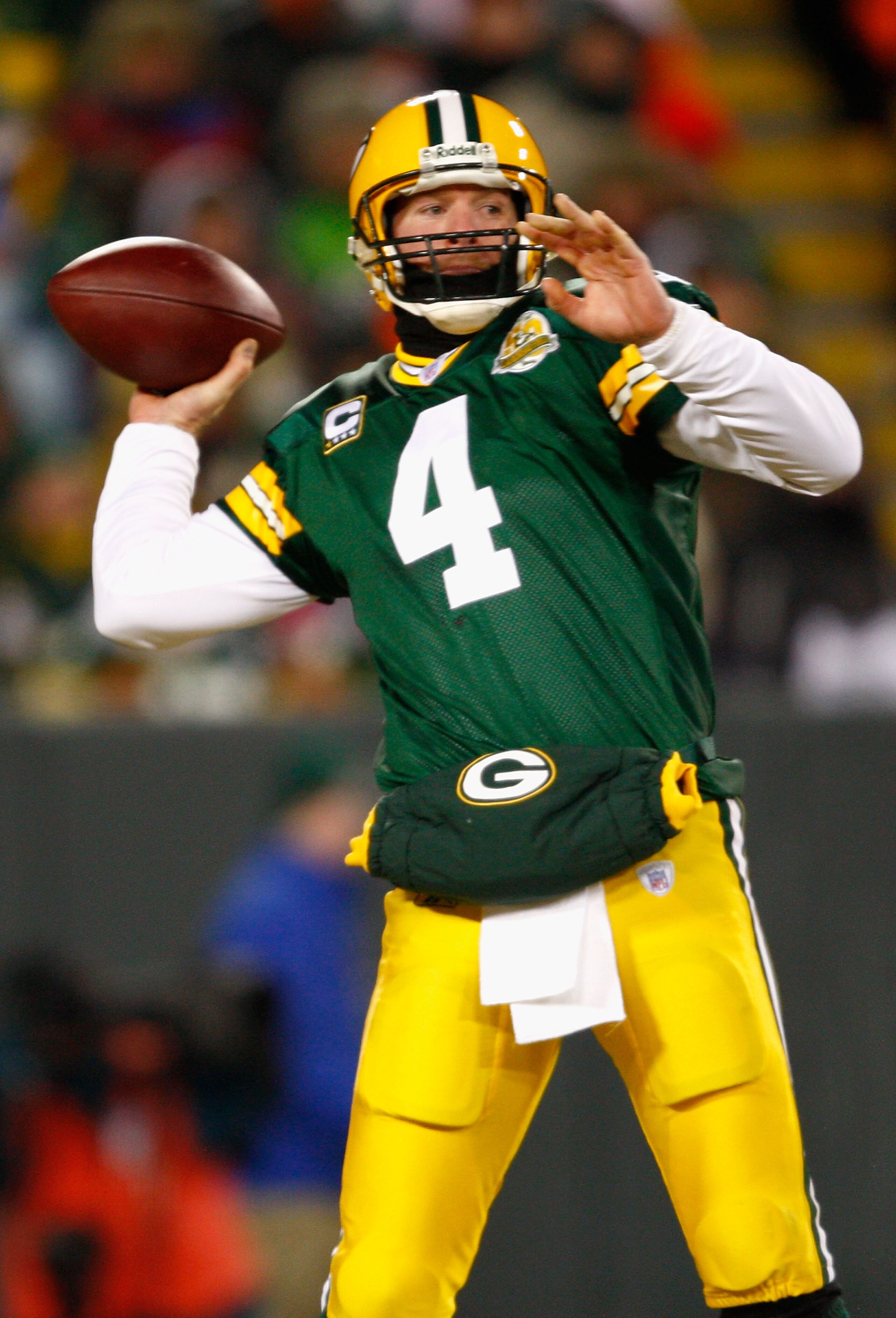 GREEN BAY, WI - JANUARY 20: Quarterback Brett Favre #4 of the Green Bay Packers throws a 90 yard touchdown reception against the New York Giants during the NFC championship game on January 20, 2008 at Lambeau Field in Green Bay, Wisconsin. (Photo by Jam GREEN BAY, WI - JANUARY 20: Quarterback Brett Favre #4 of the Green Bay Packers throws a 90 yard touchdown reception against the New York Giants during the NFC championship game on January 20, 2008 at Lambeau Field in Green Bay, Wisconsin. (Photo by Jam