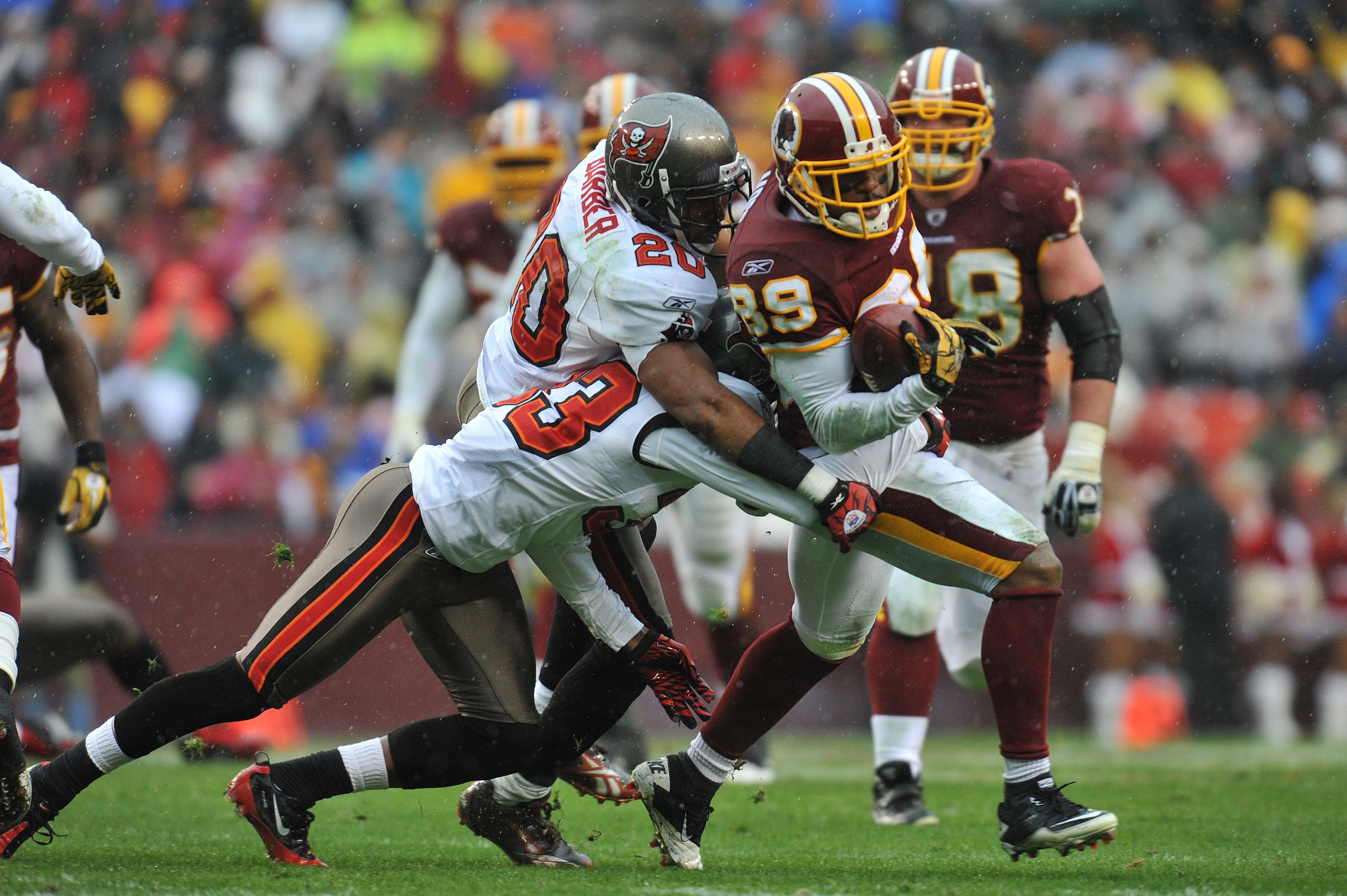 LANDOVER, MD - DECEMBER 12:  Santana Moss #89 of the Washington Redskins runs the ball after a catch during the game against the Tampa Bay Buccaneers  at FedExField on December 12, 2010 in Landover, Maryland. The Buccaneers defeated the Redskins 17-16. (P