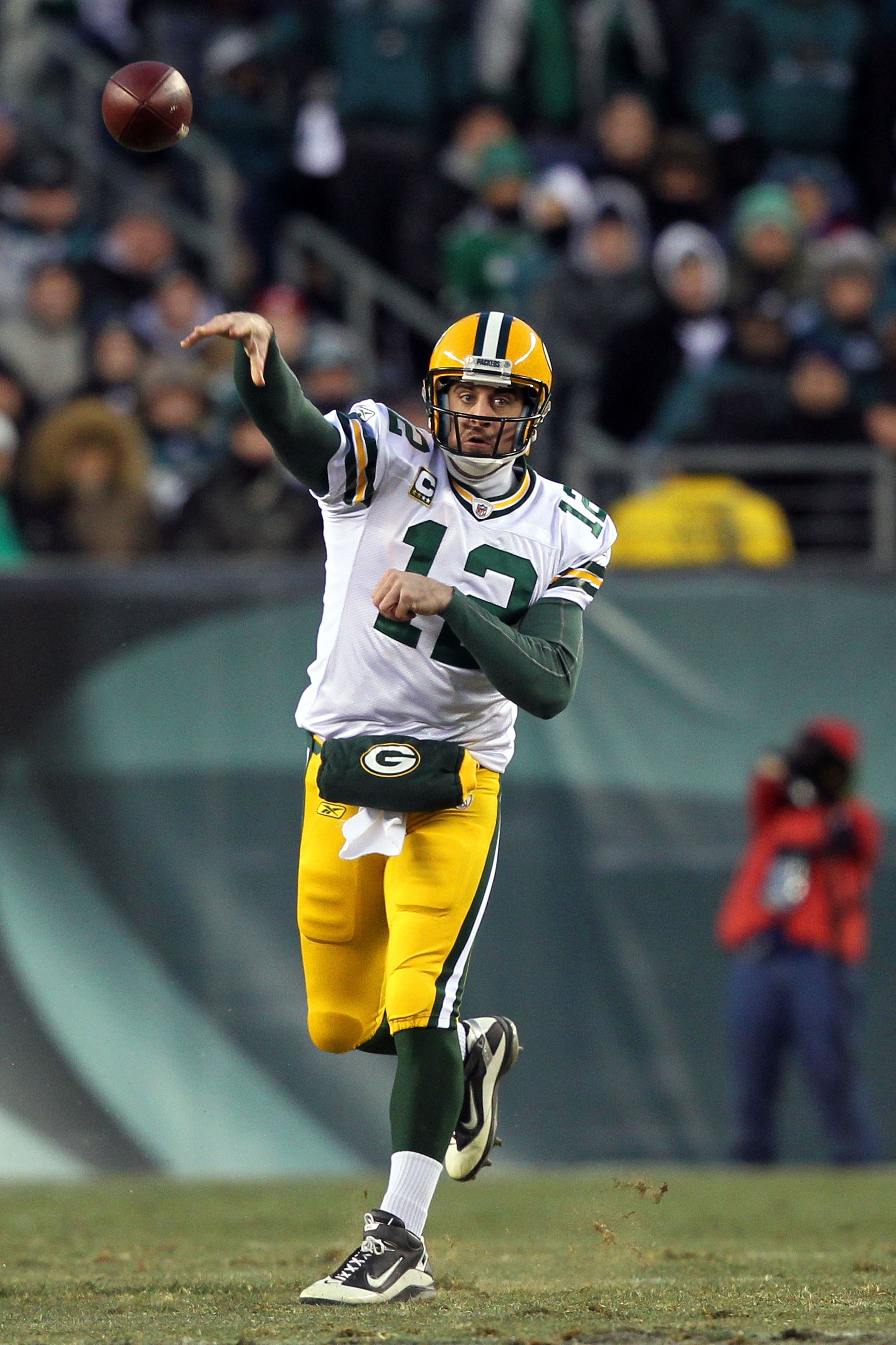PHILADELPHIA, PA - JANUARY 09: Aaron Rodgers #12 of the Green Bay Packers passes against the Philadelphia Eagles during the 2011 NFC wild card playoff game at Lincoln Financial Field on January 9, 2011 in Philadelphia, Pennsylvania. (Photo by Al Bello/G PHILADELPHIA, PA - JANUARY 09: Aaron Rodgers #12 of the Green Bay Packers passes against the Philadelphia Eagles during the 2011 NFC wild card playoff game at Lincoln Financial Field on January 9, 2011 in Philadelphia, Pennsylvania. (Photo by Al Bello/G